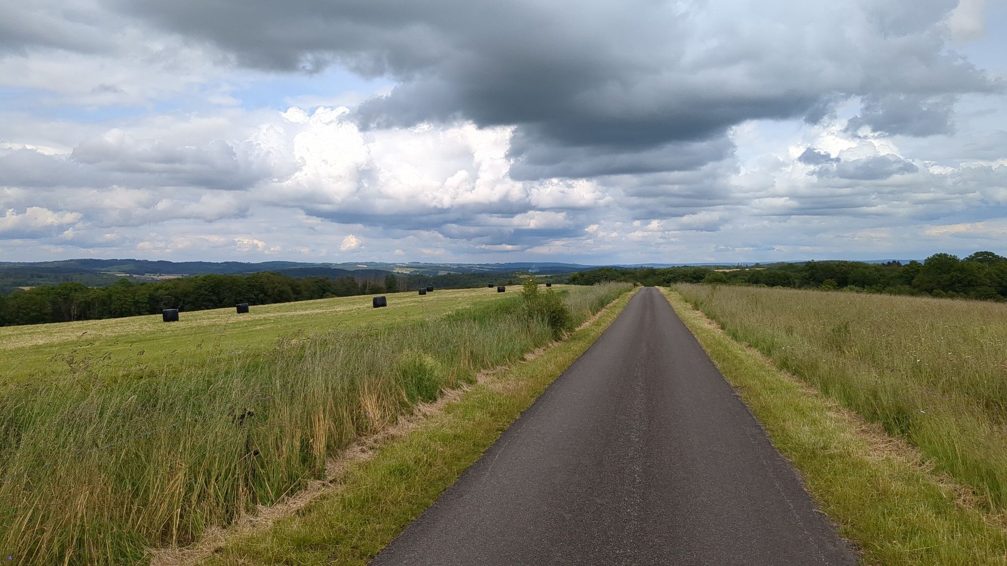 Depuis Les Basses vers Dindon de Somme Leuze et au loin Tohogne