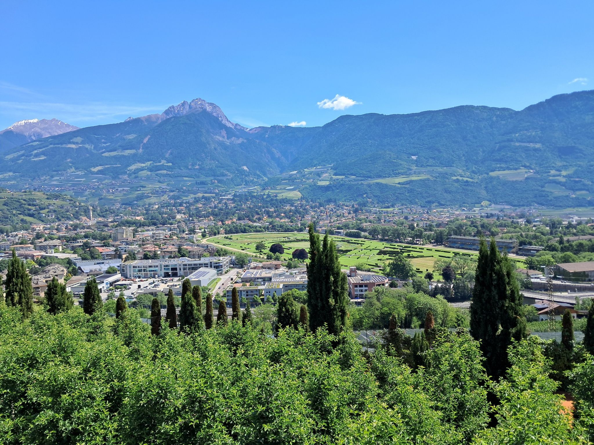 Meran mit Pferderennplatz
