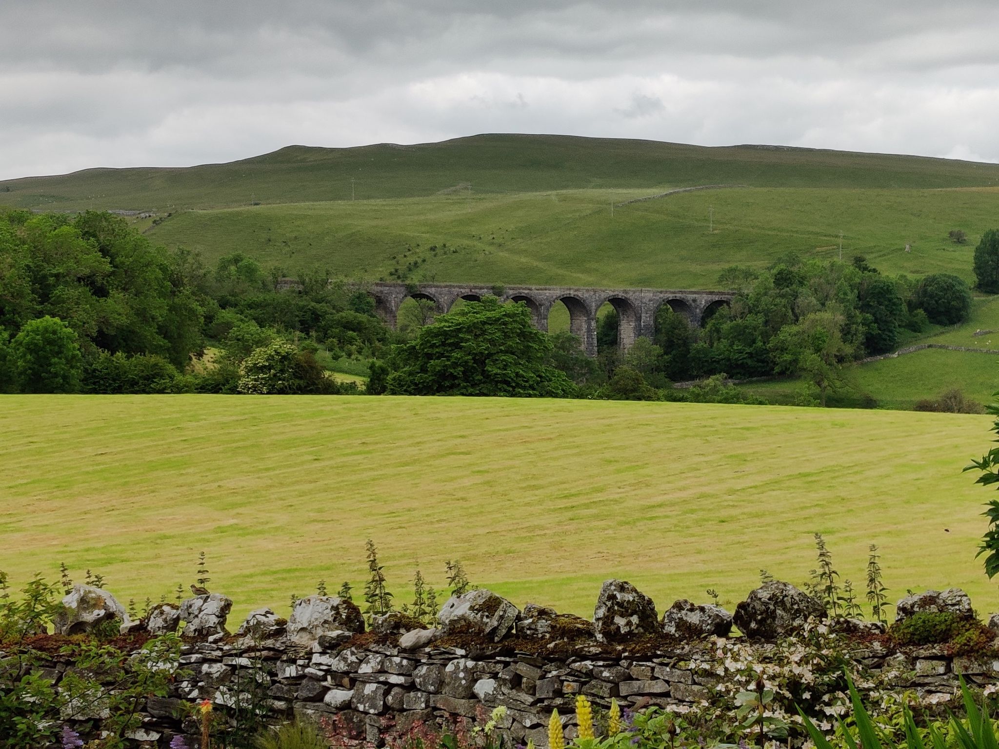 Smardale viaduct (nog in gebruik) vanuit de verte