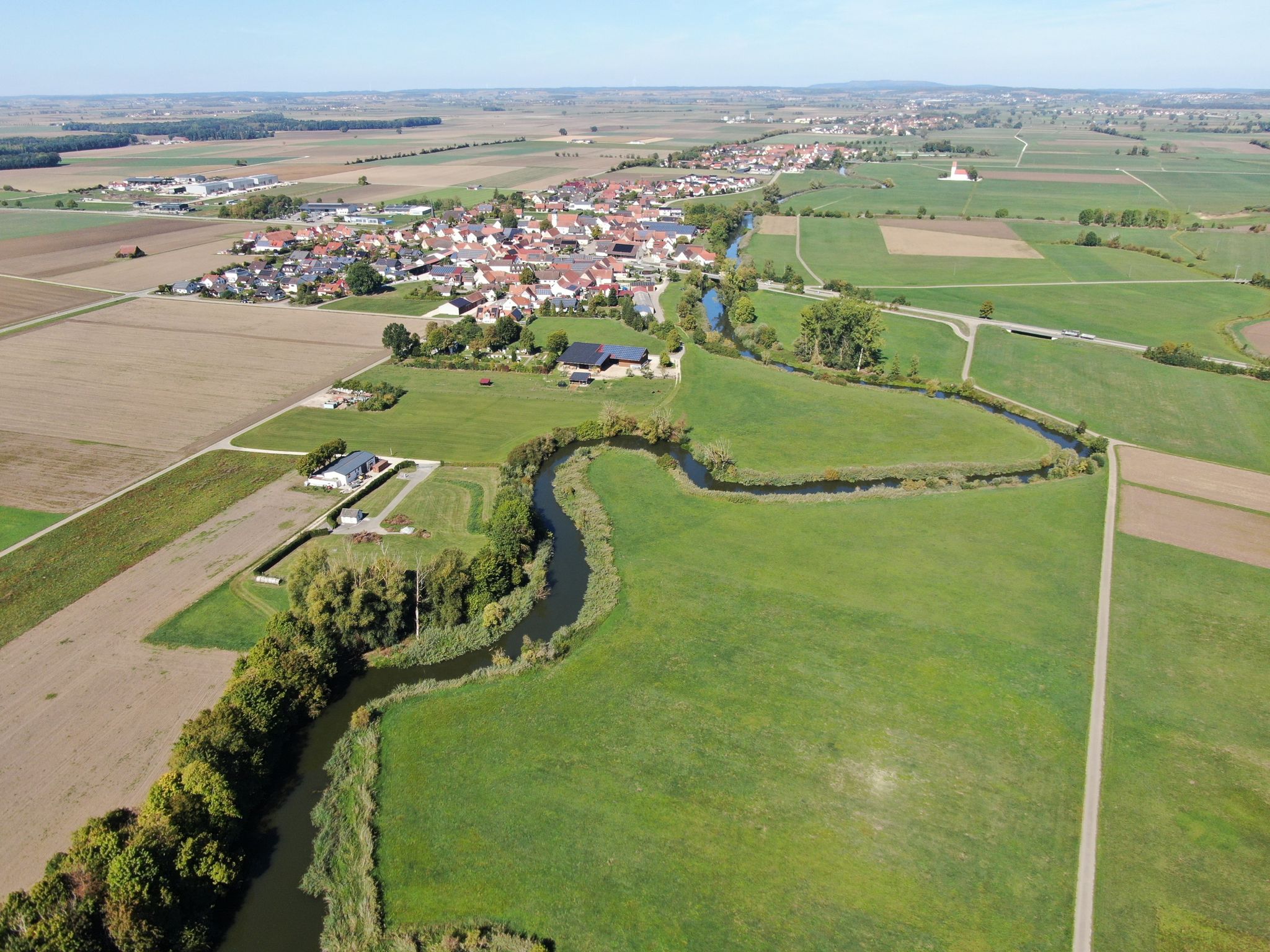 Die Wörnitz schlängelt sich Fessenheim vorbei