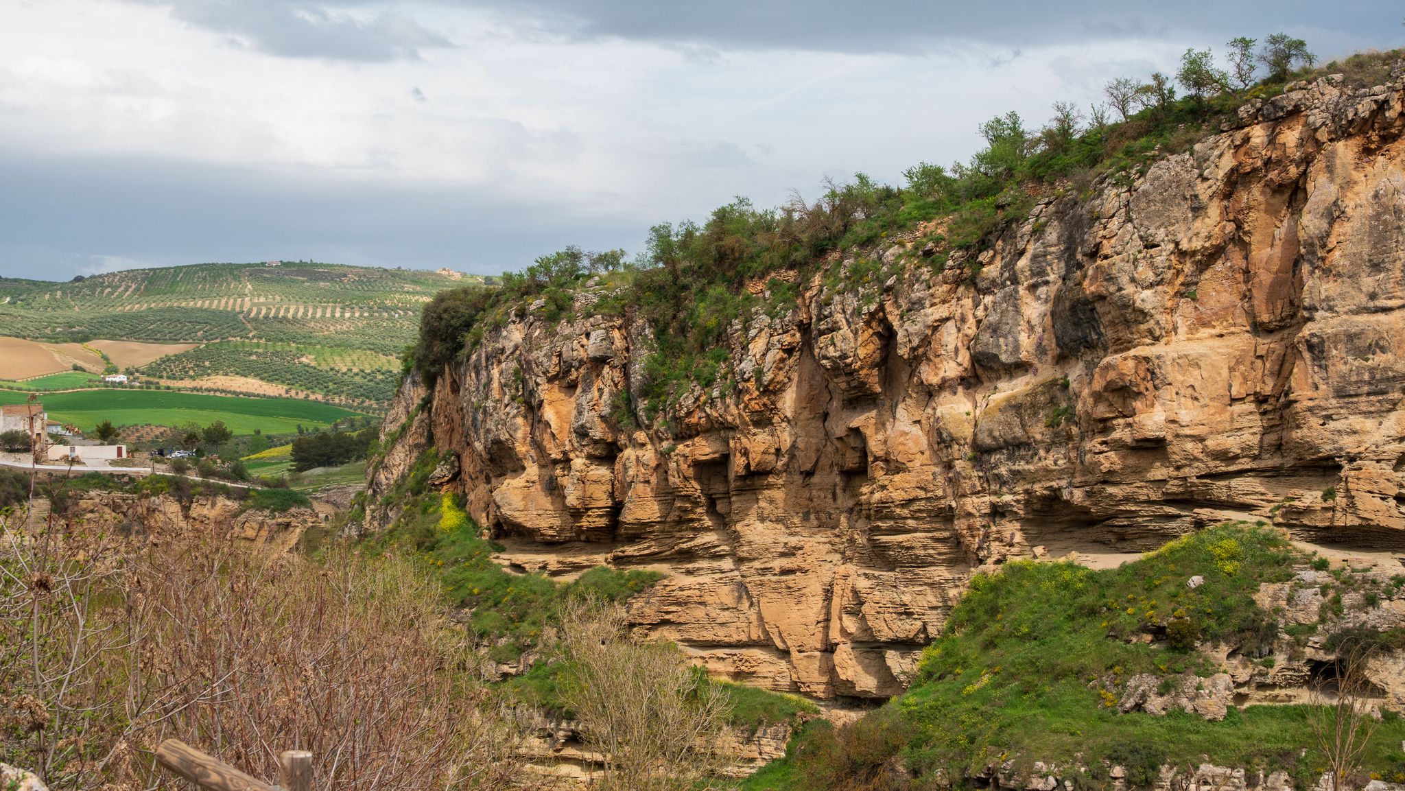 Onder de Mirador de Alhama