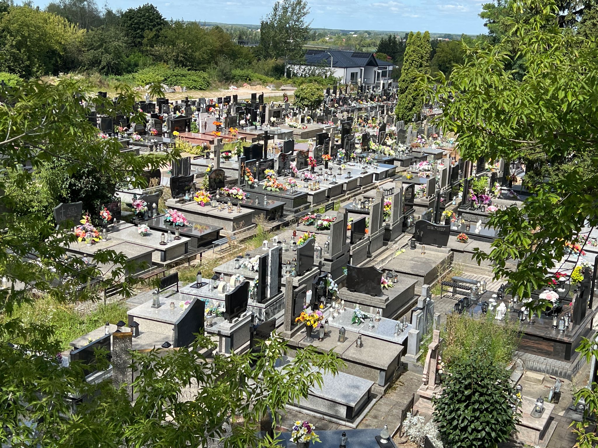 Blick auf den Grójecer Friedhof