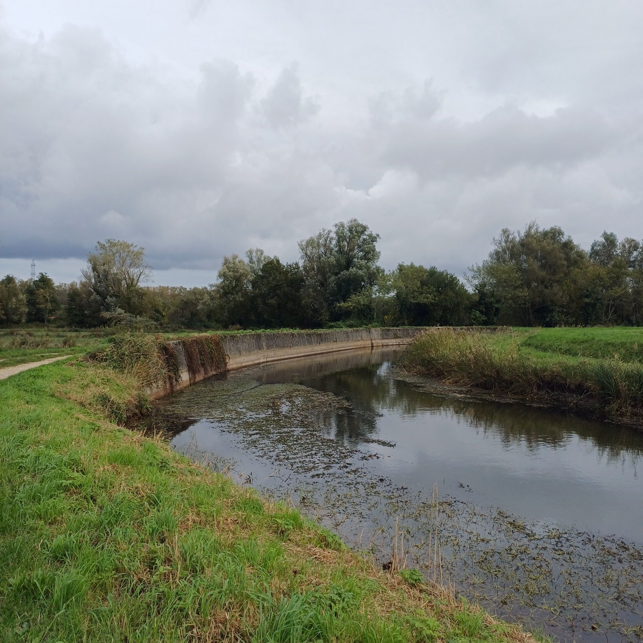 1 km am Wasser entlang, schön