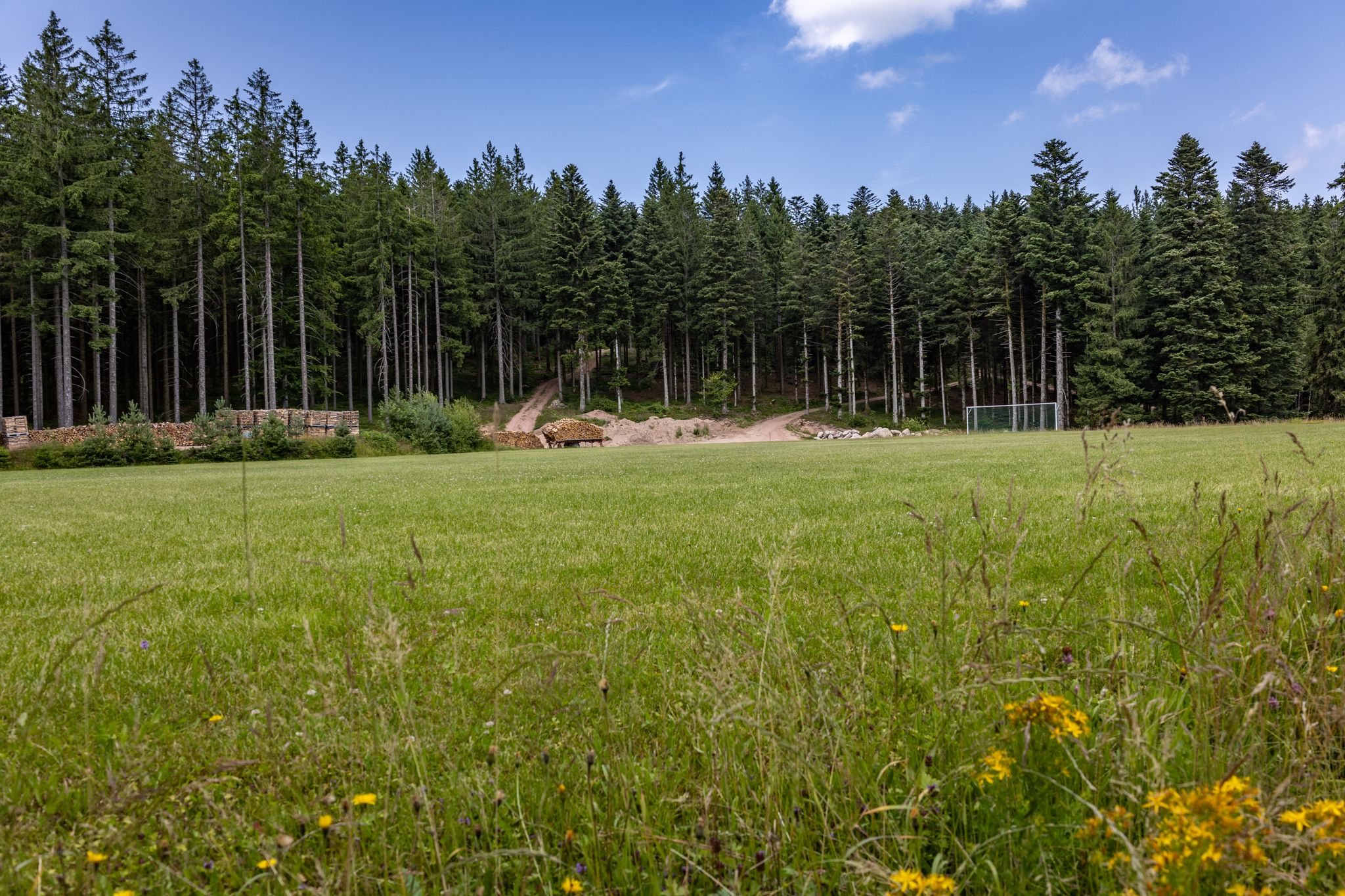 Sport-/Fußballplatz mitten im "nirgendwo"