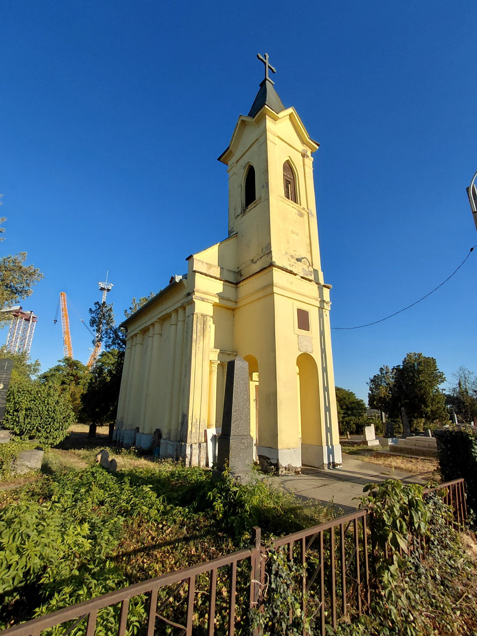 Kapelle und alter Friedhof