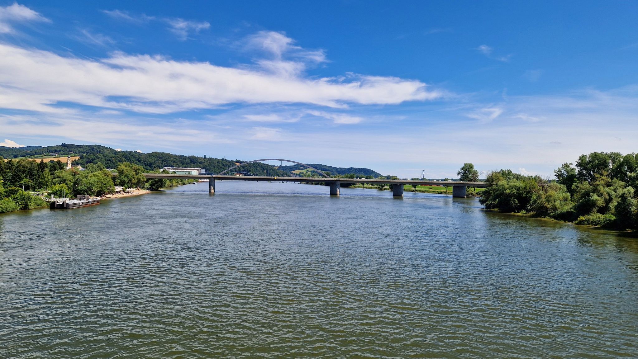 Erstmal über die Donau