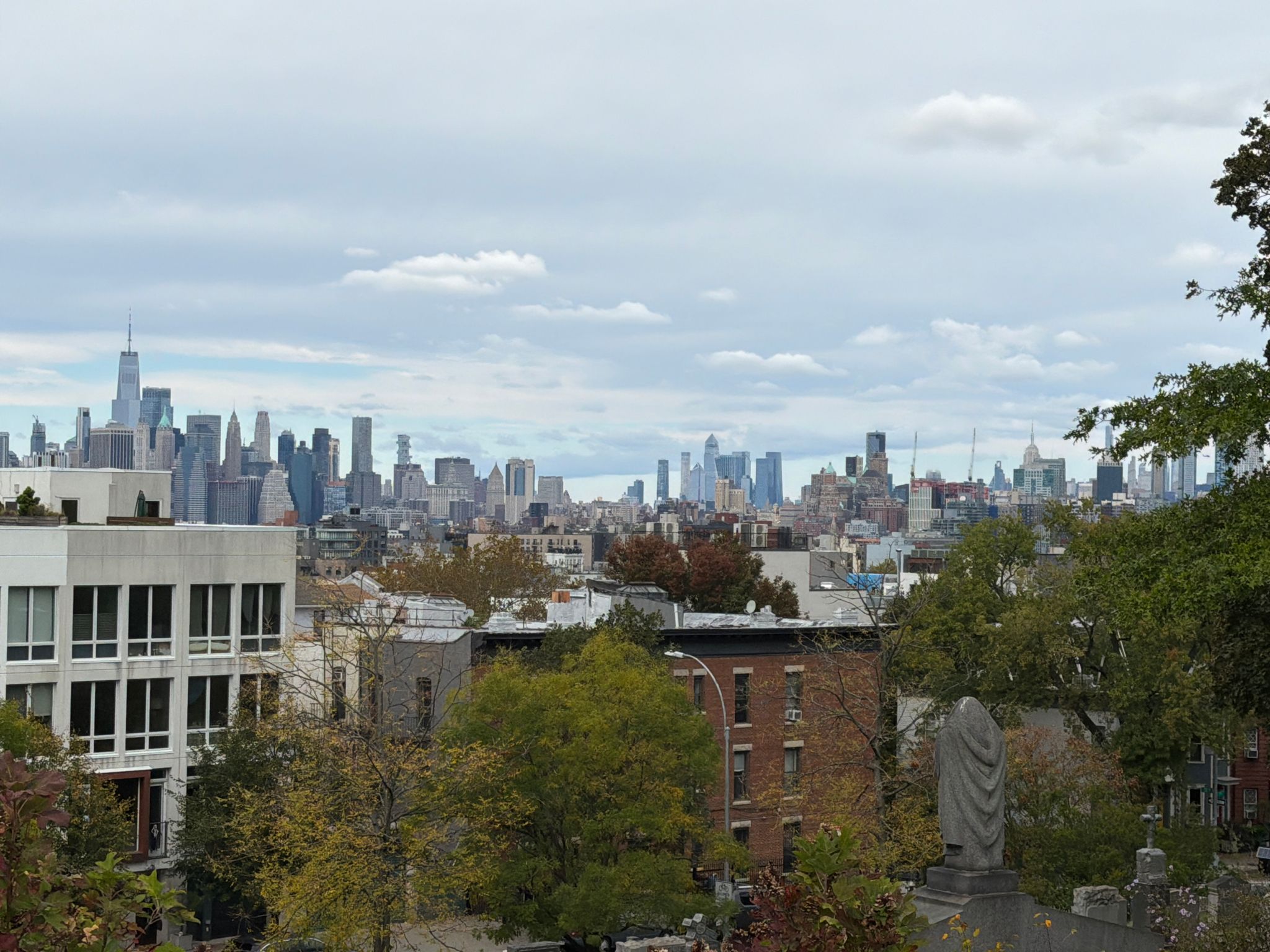 Ausblick auf die Skyline von Manhattan vom Battle Hill