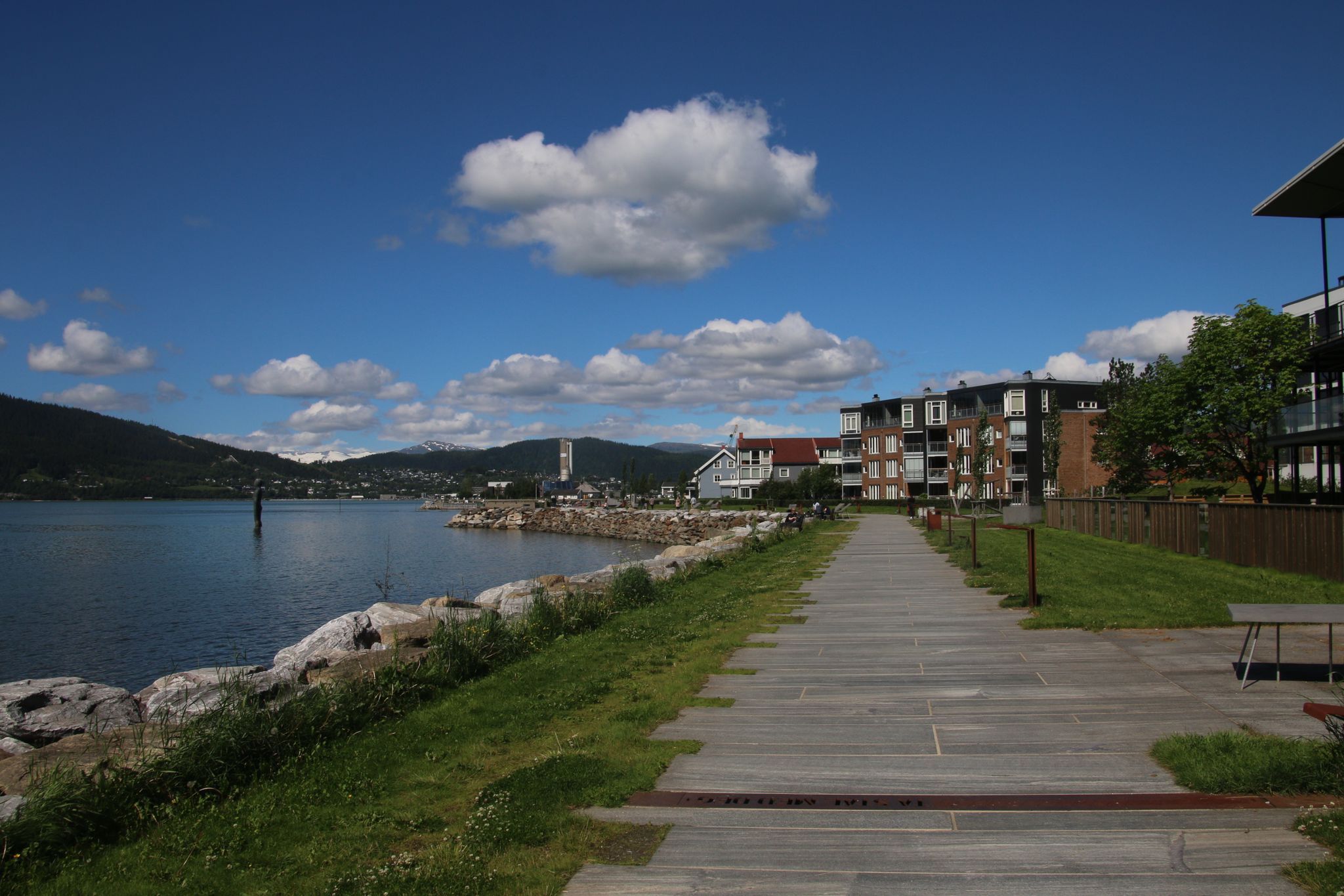 Wir schlendern den Fjord entlang richtung Altstadt