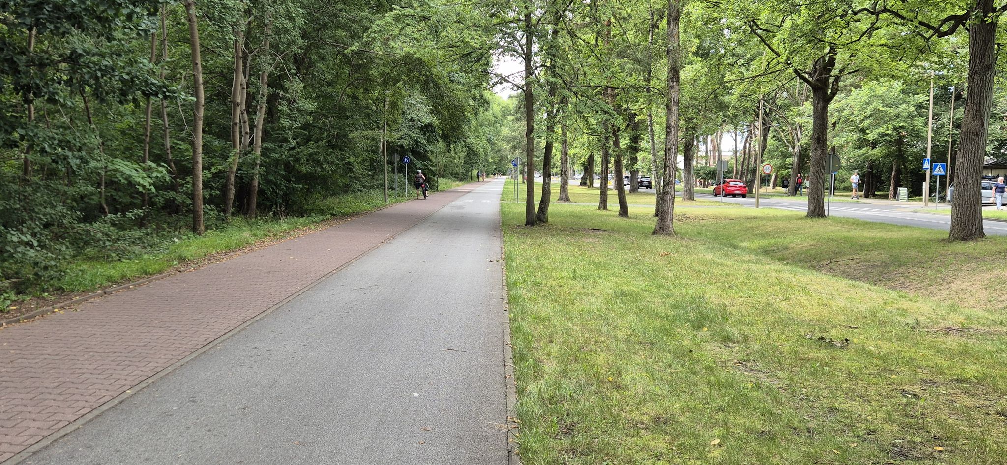 Fahrradweg parallel zur Straße 👍