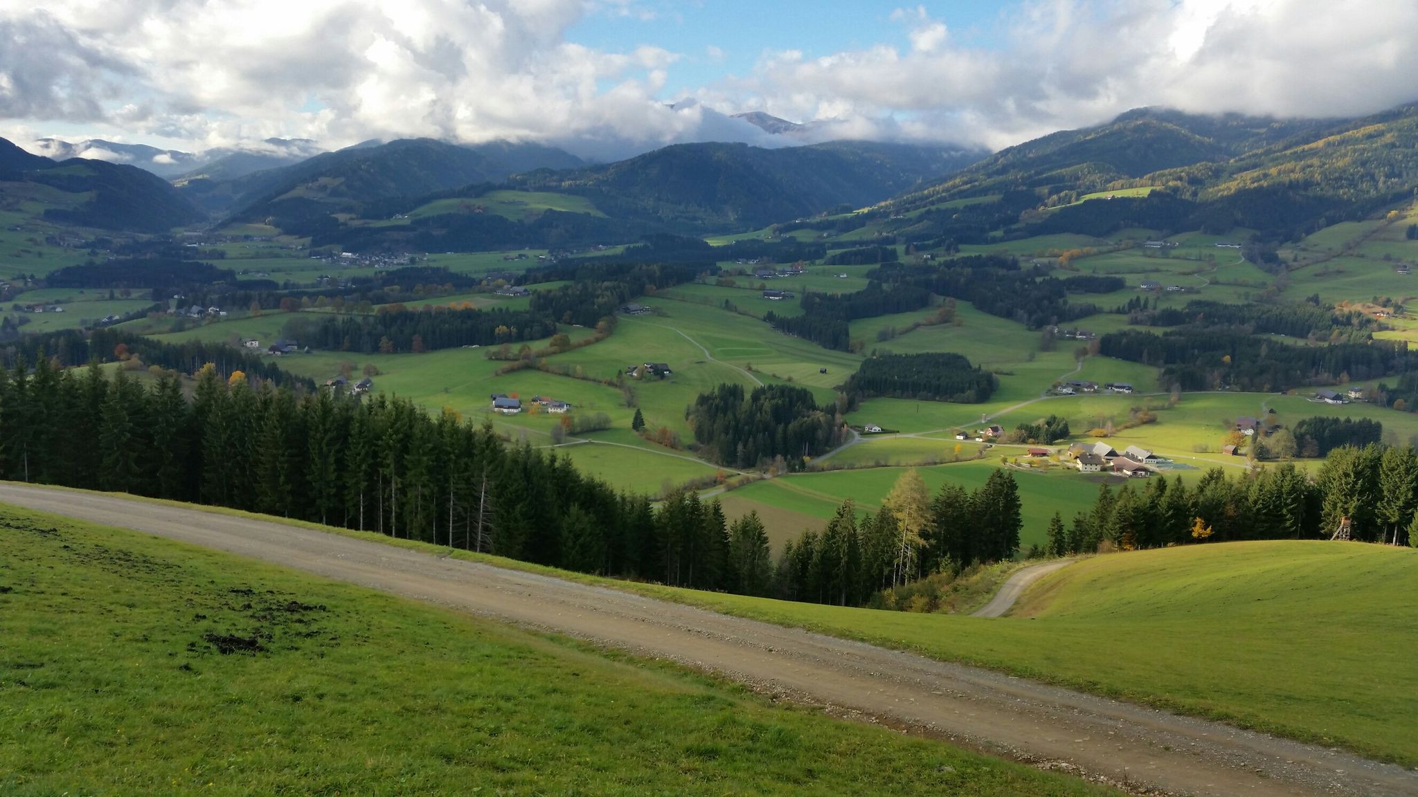 Gasthaus Willhuber mit Blick nach Gaal