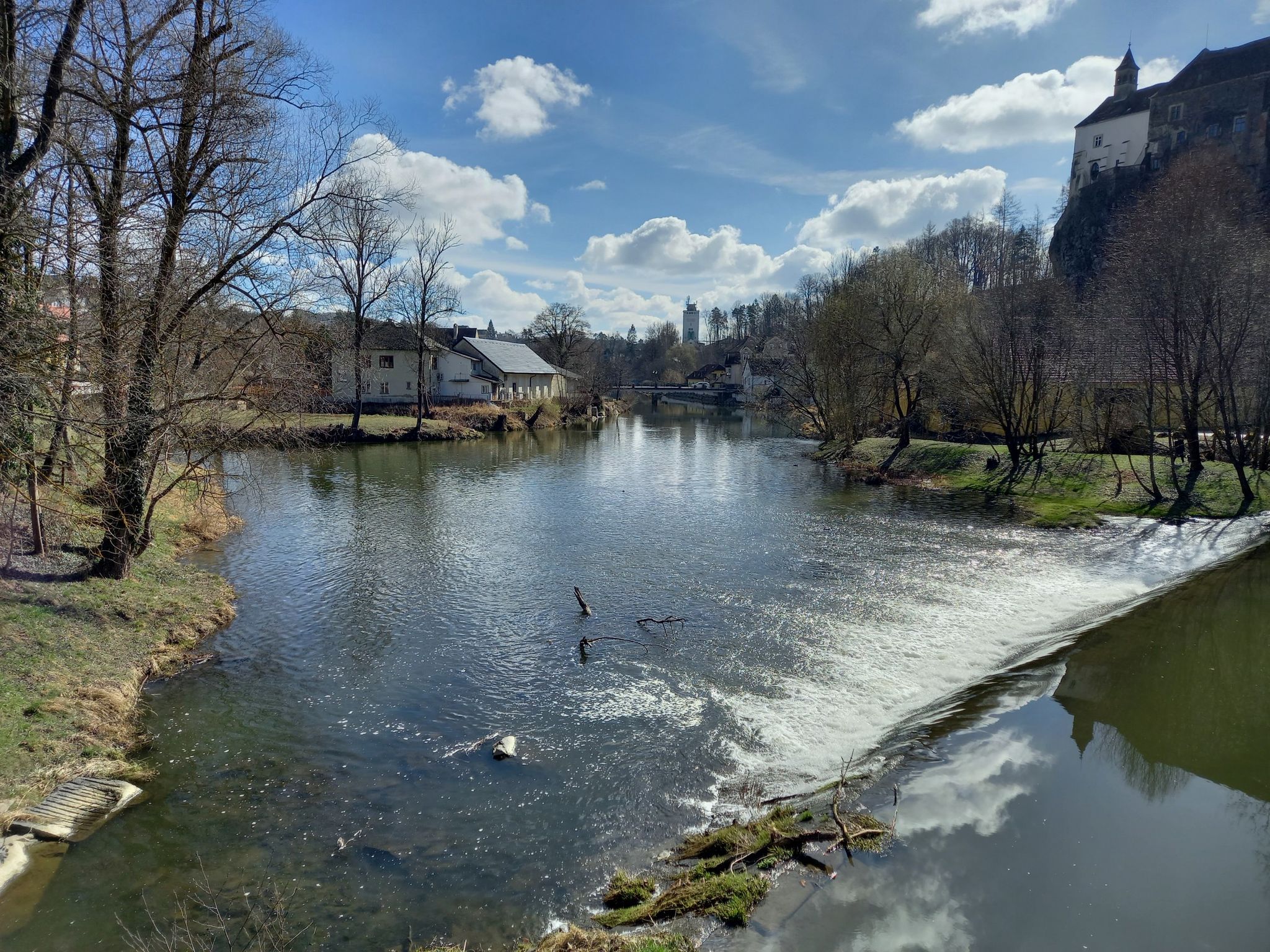Beide Thayas vereint fließen Richtung Osten.