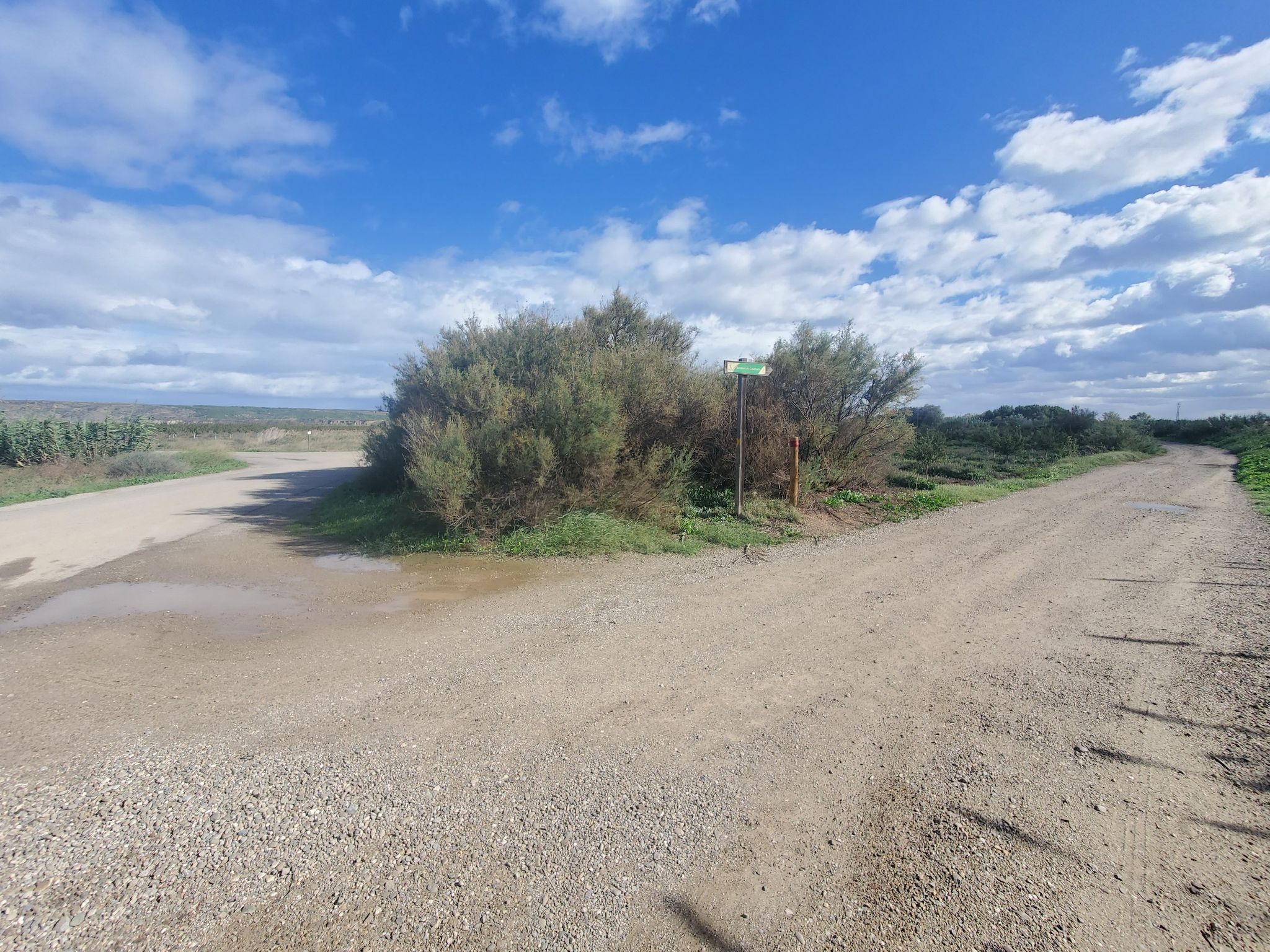 el señal dice «sendero de Calahorra»