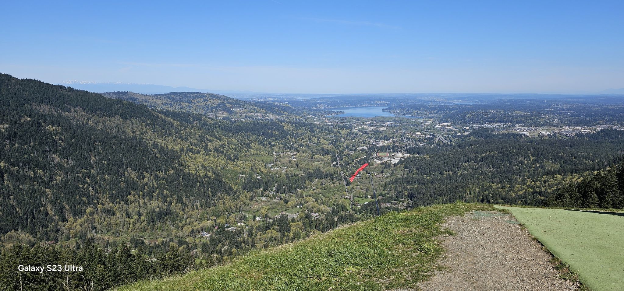 Panoramic view of a vast green valley, distant city, and lake under clear sky. - Poo Poo Point – Chirico Trail loop from Issaquah High School