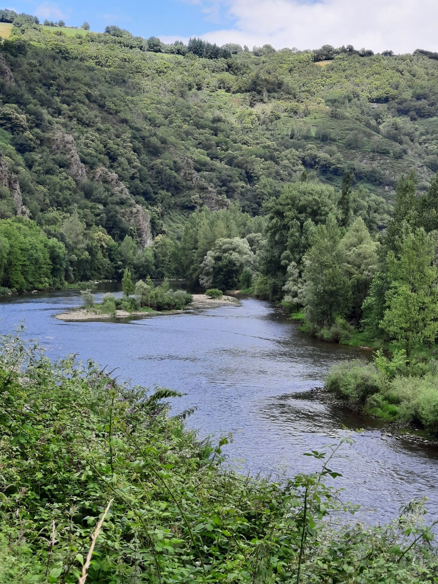 schöne Flusslandschaft