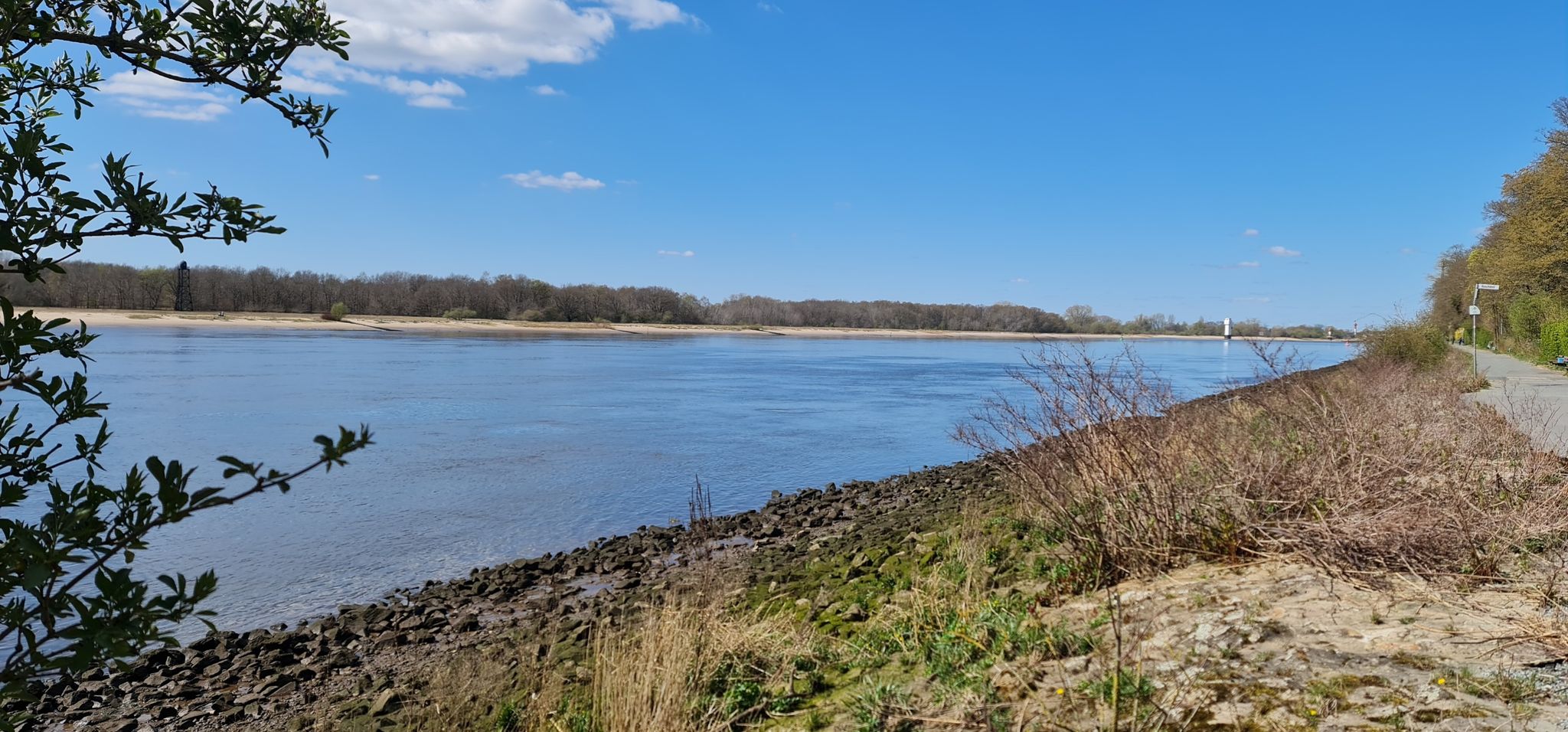weiter entlang der Weser