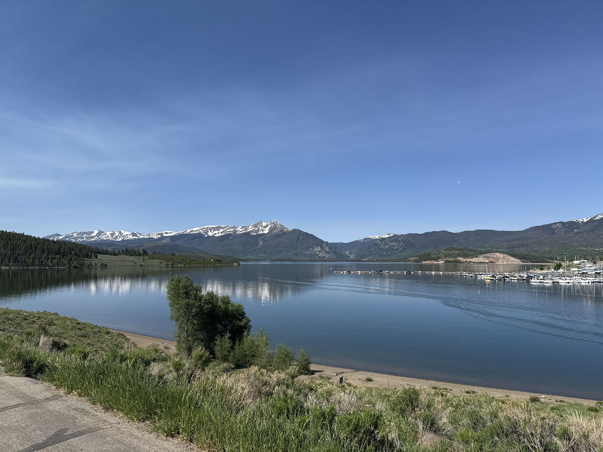 Vast lake reflecting mountains with snow caps under a clear blue sky. - Blue River Trail – Dillon Nature Preserve loop from Silverthorne