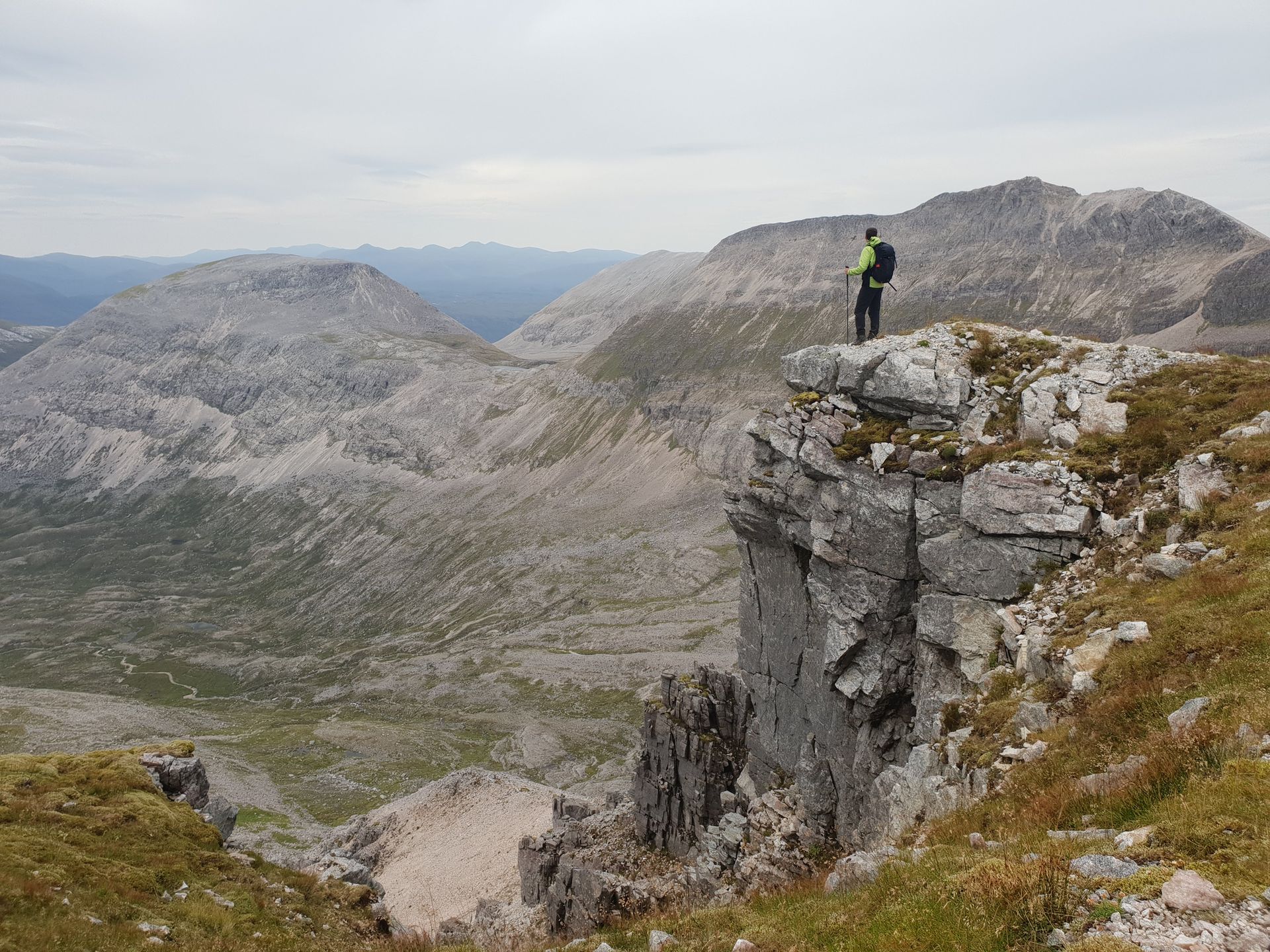 Hiking the 282 munro mountains of Scotland in 95 routes | Hiking ...