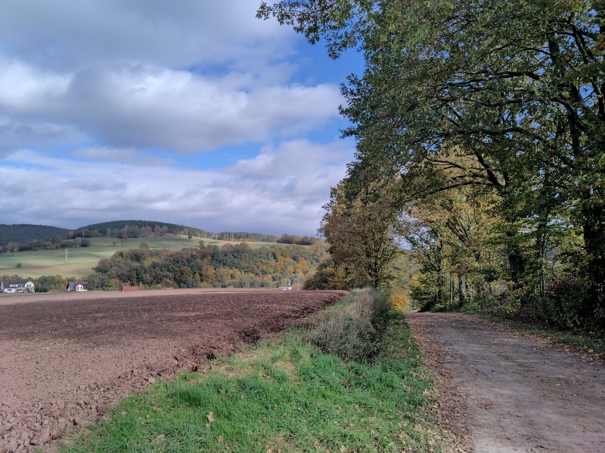 Weg nach Bodes hinunter ins Eitratal