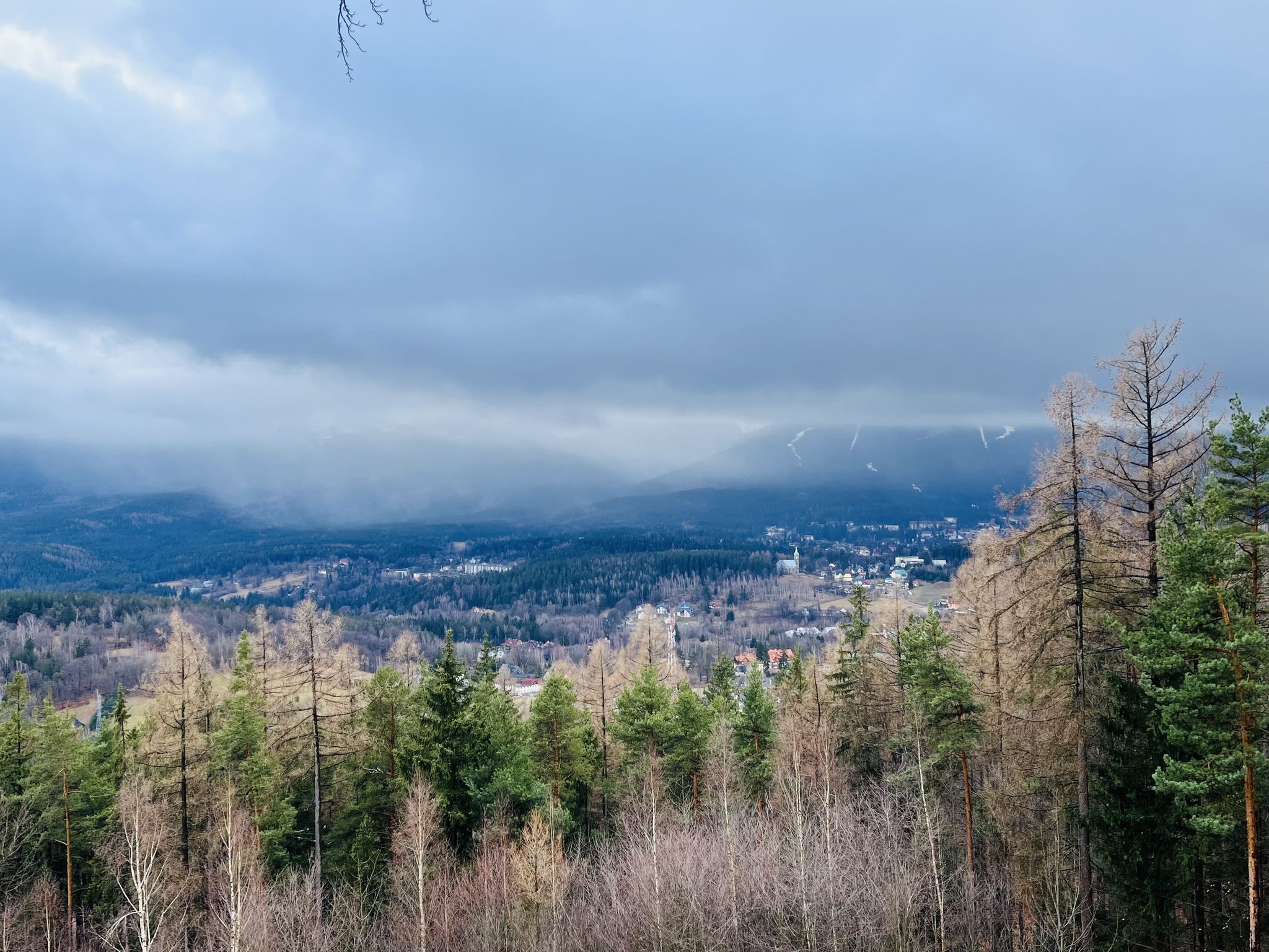 Ausblick von der Todeskurve auf das schlesische Bergmassiv