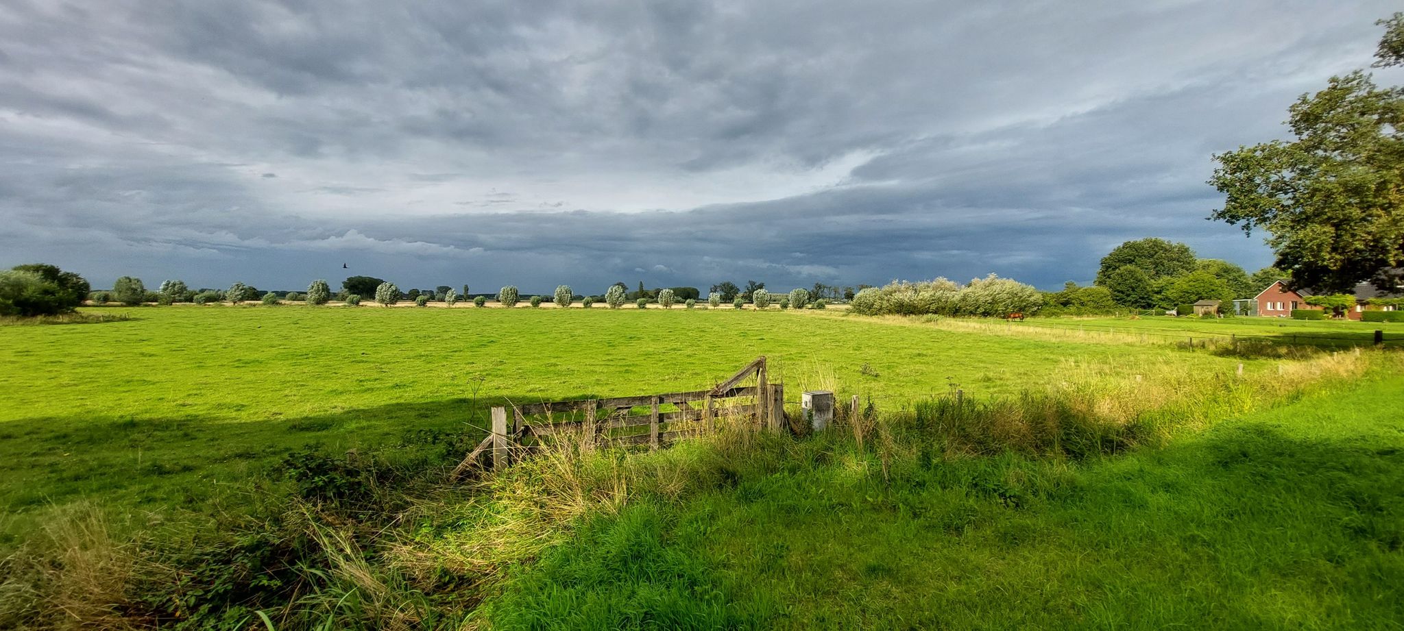 De dreigende wolken gingen noordwaarts