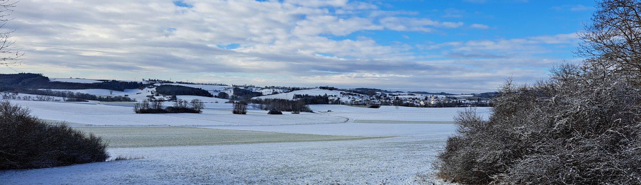 Blick über die Wiesen u. Felder Richtung Weilheim