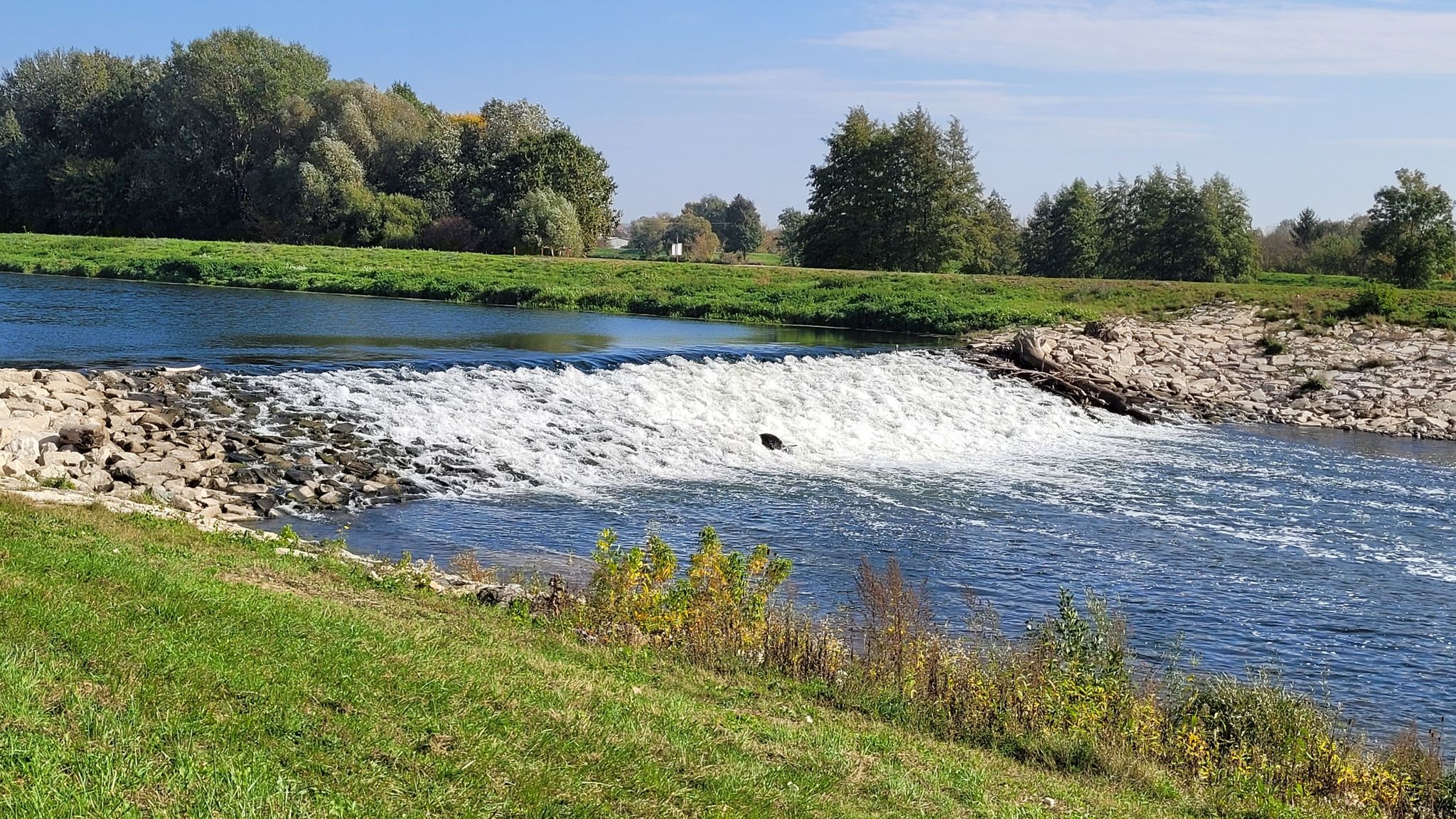 Streichwehr (March) im Bereich des Grenzübergangs bei Brodske