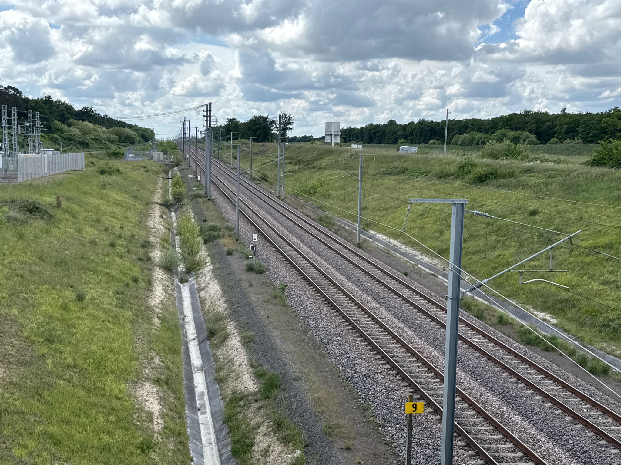 TGV Eisenbahnstrecke, der Zug kam zu schnell für ein Bild