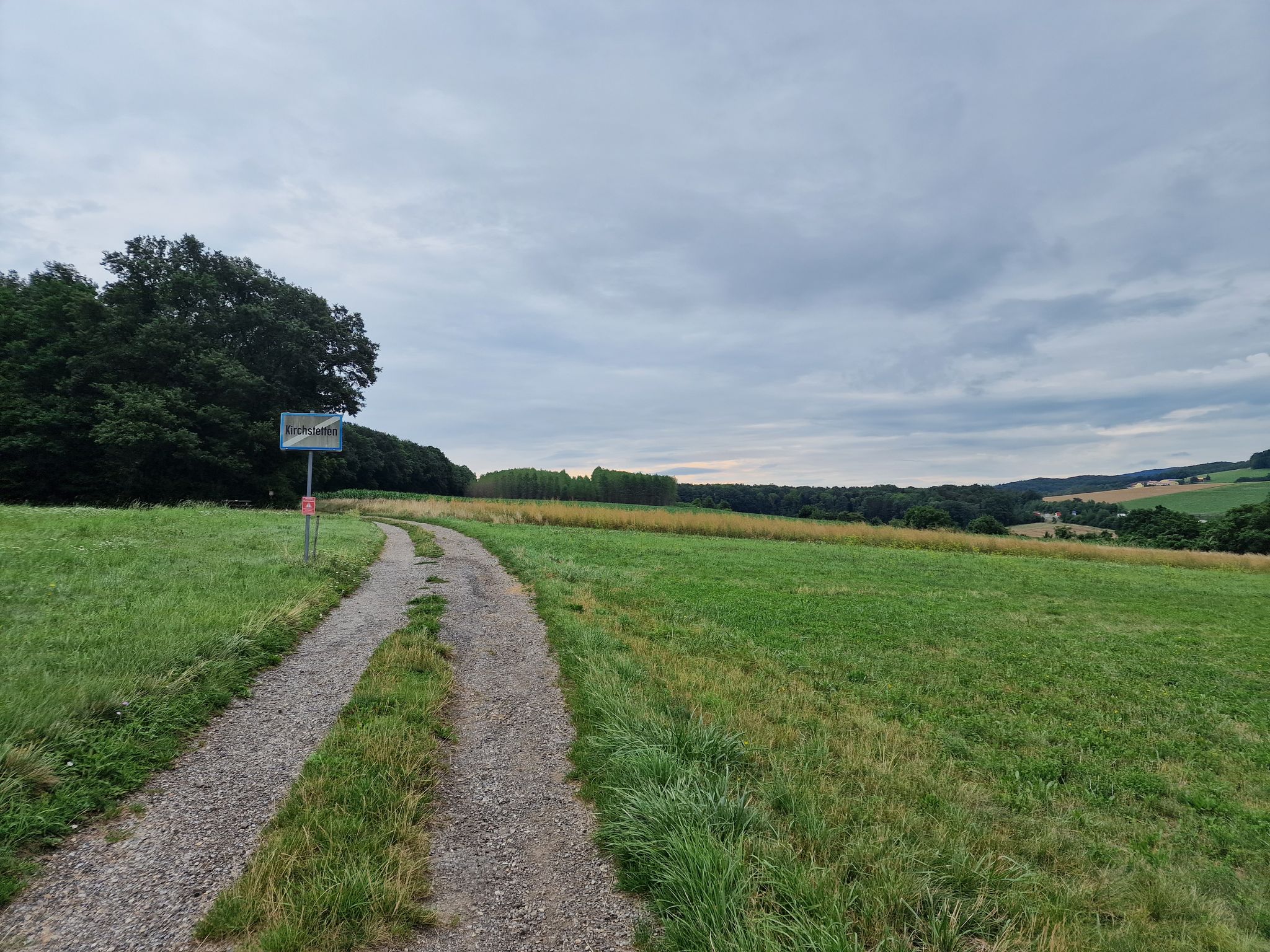 Start in Kirchstellen. Wetter noch grau in grau aber angenehm kühl.