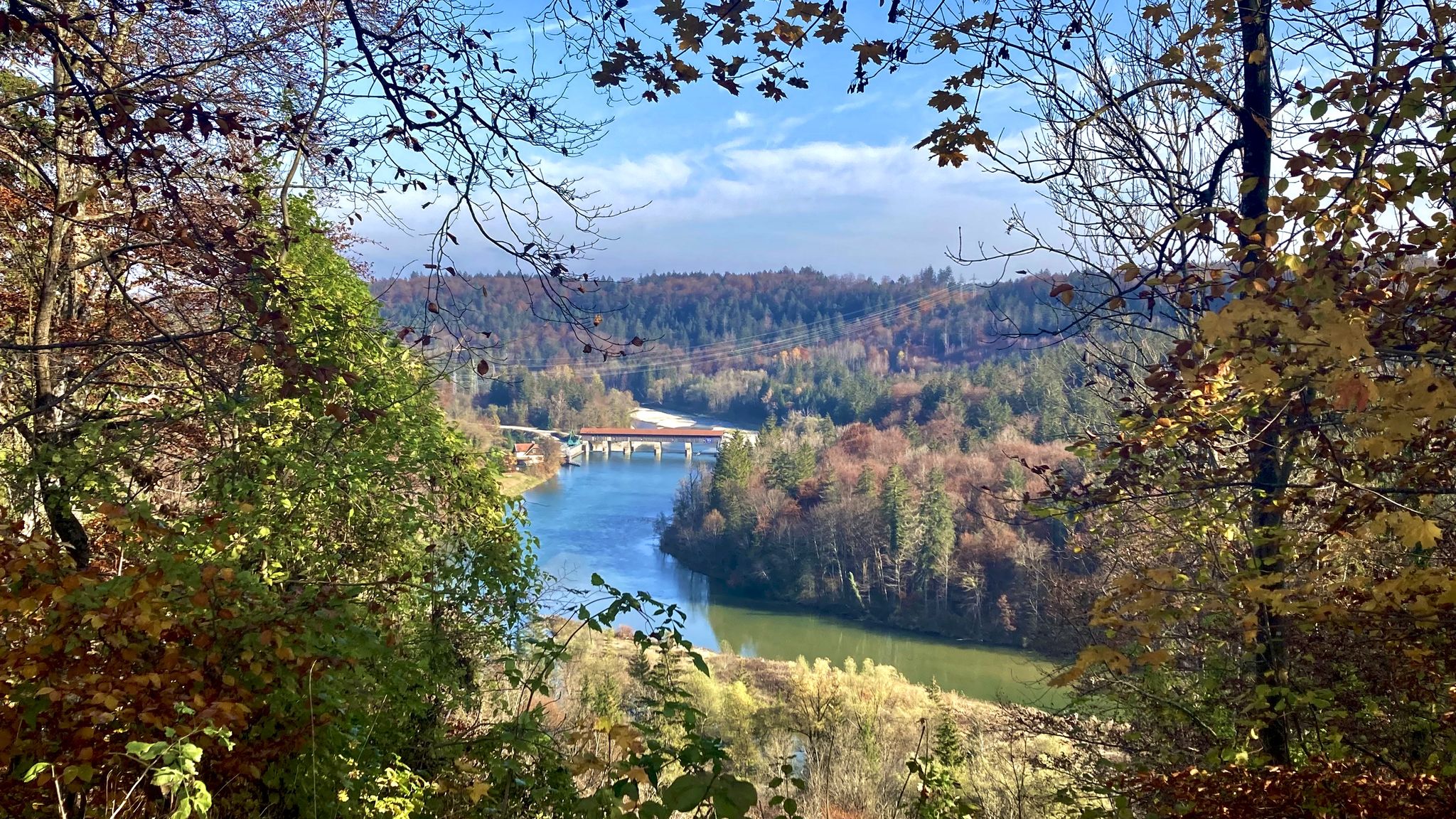 sonnige Aussicht in Baierbrunn ins Isartal