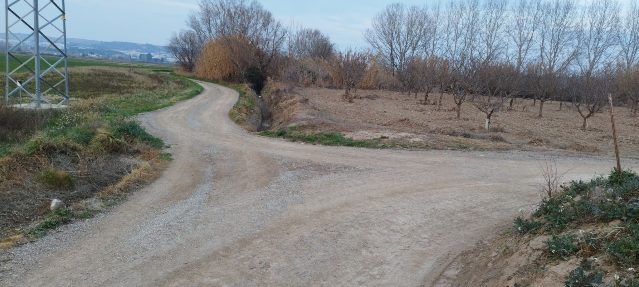 en este cruce a la izquierda