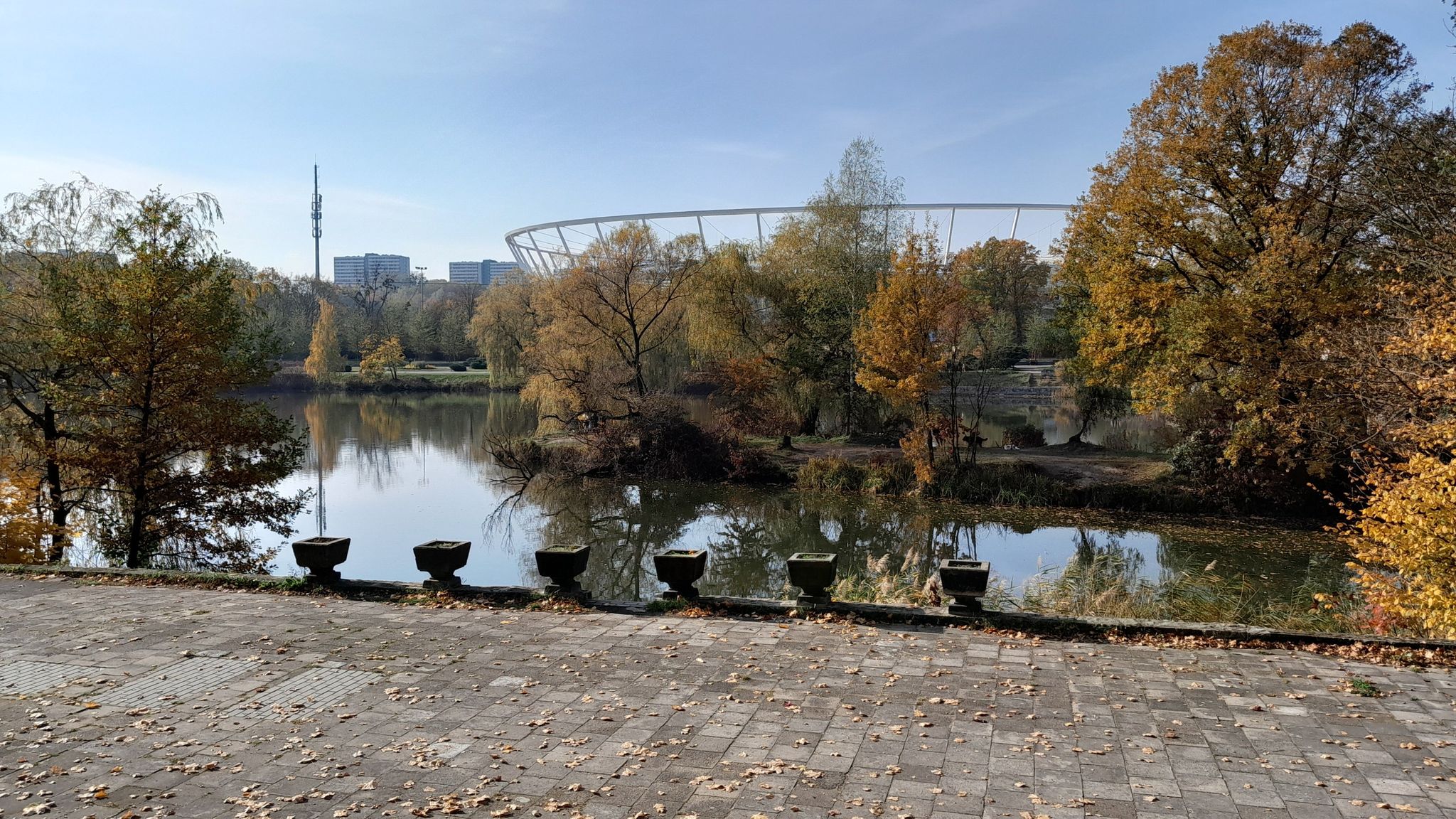 Stadion Śląski w tle