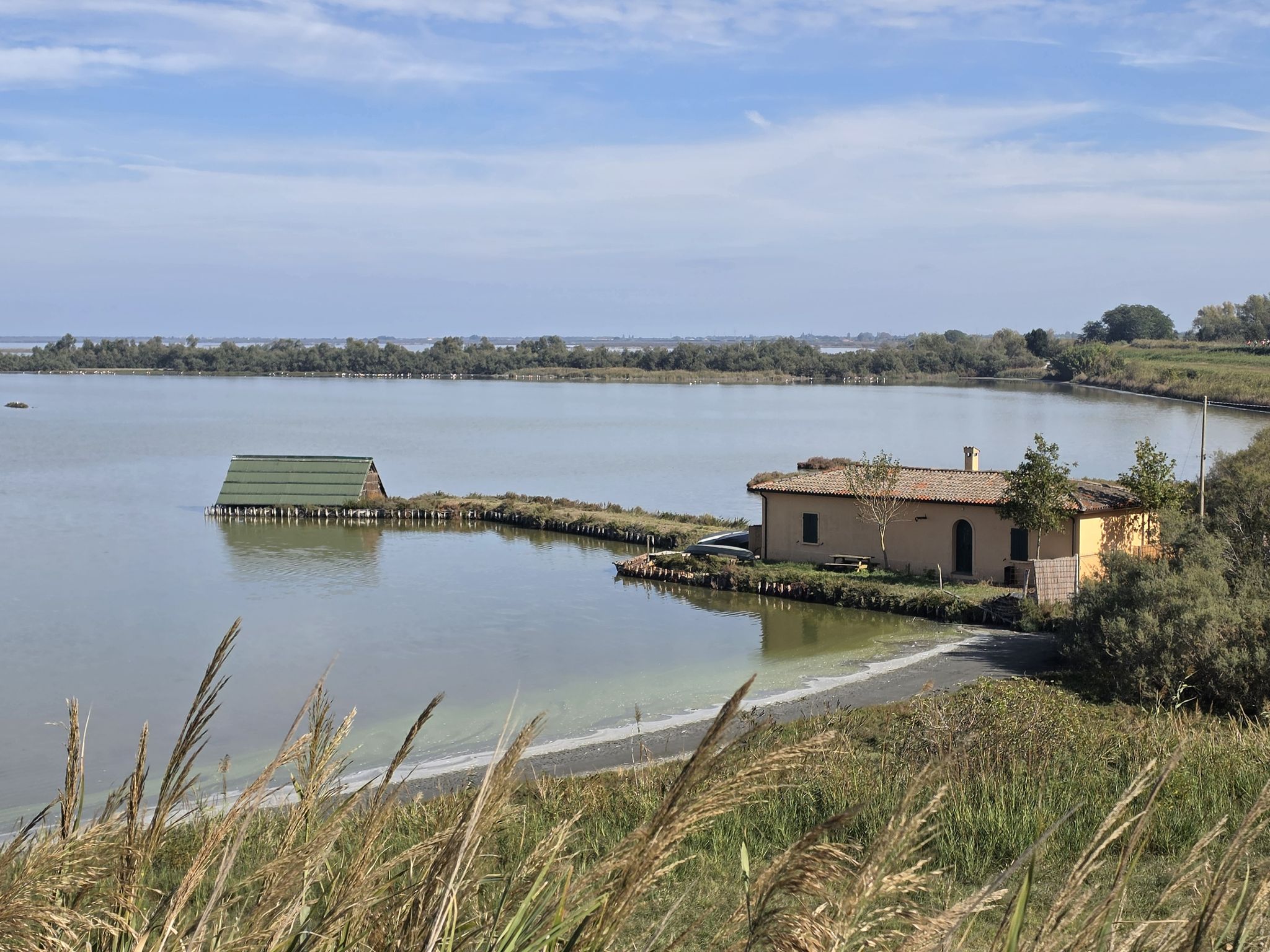 Fischerhütte in kleiner Bucht