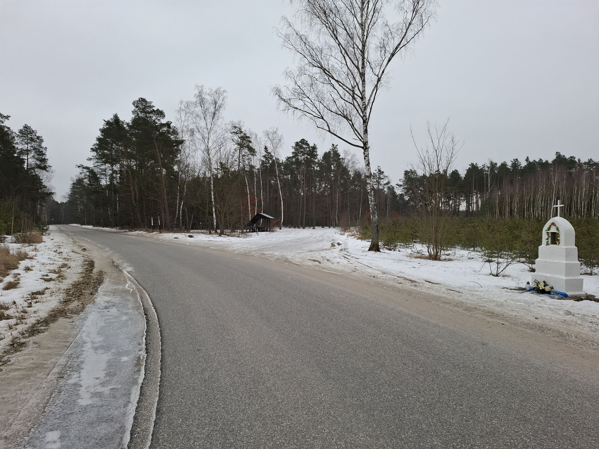 Wólka Magierowa, wiata i dogodny parking