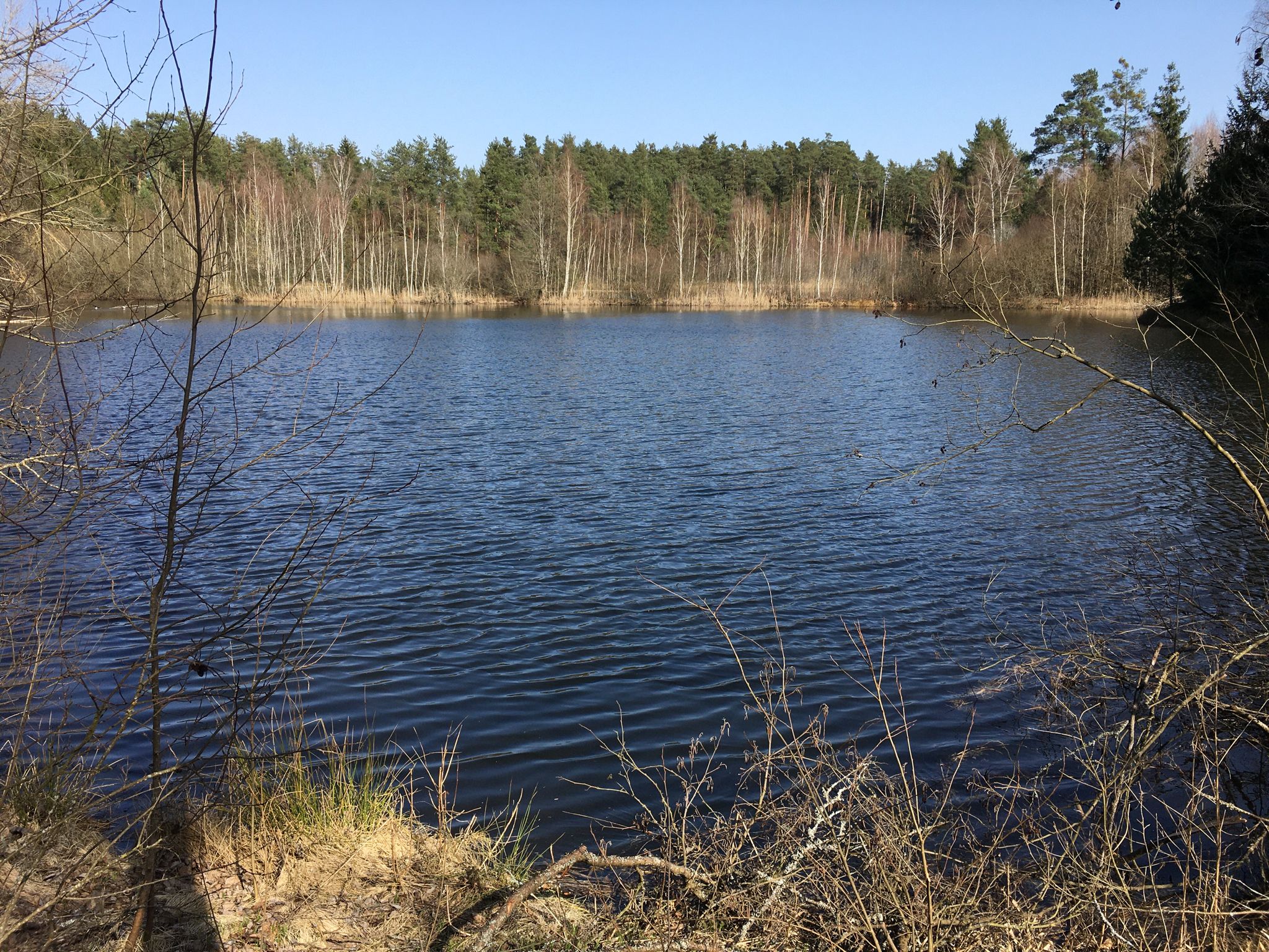An einen kleinen See.
