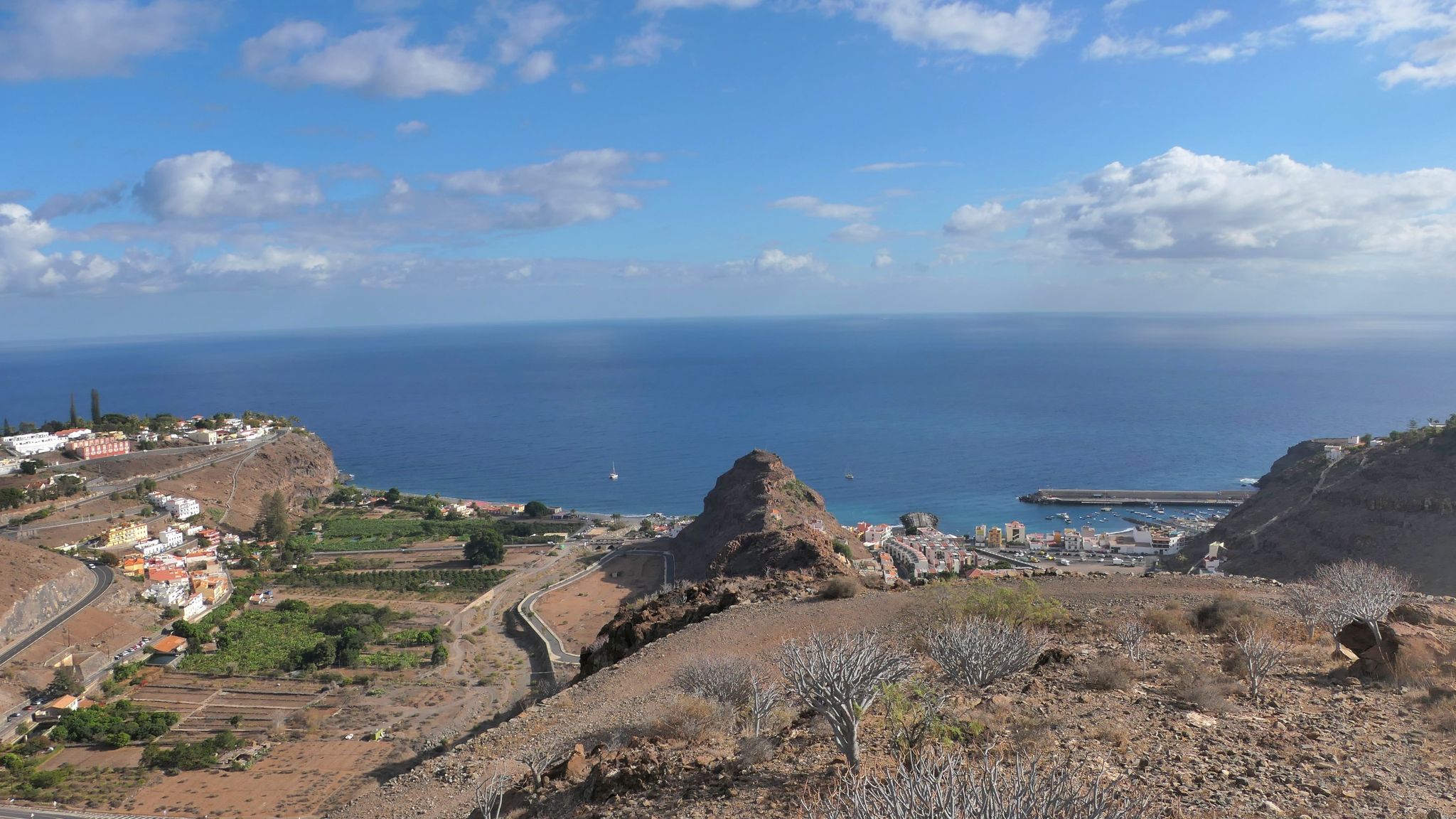 Blick auf Playa de Santiago und den Roque Santa Cruz