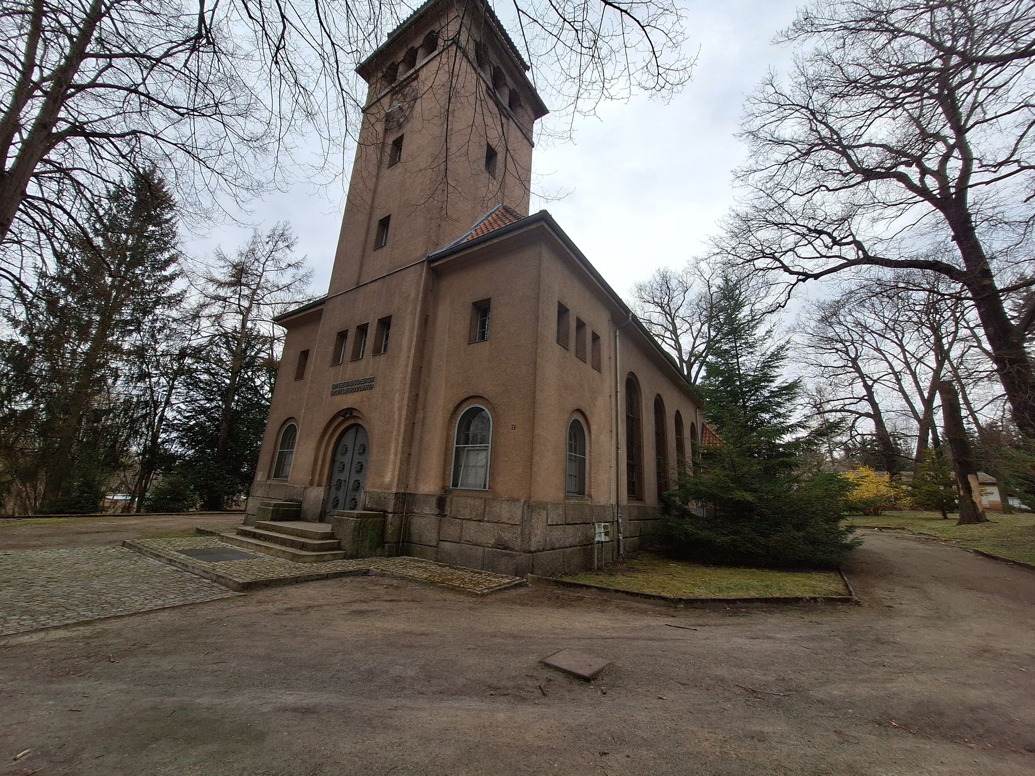 Kirche - versteckt, verrammelt, verriegelt und vergessen?