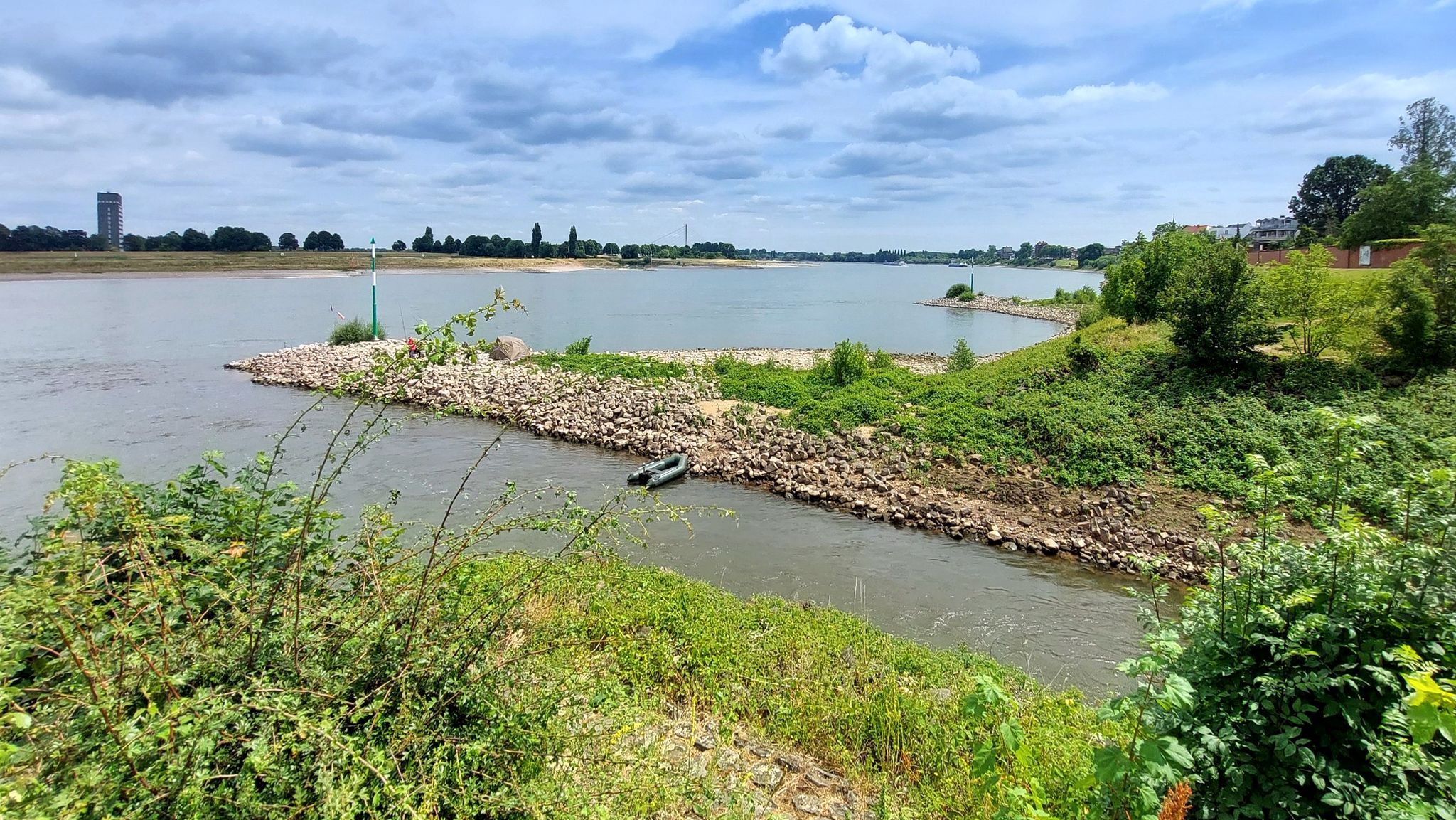 Die Erftmündung in den Rhein