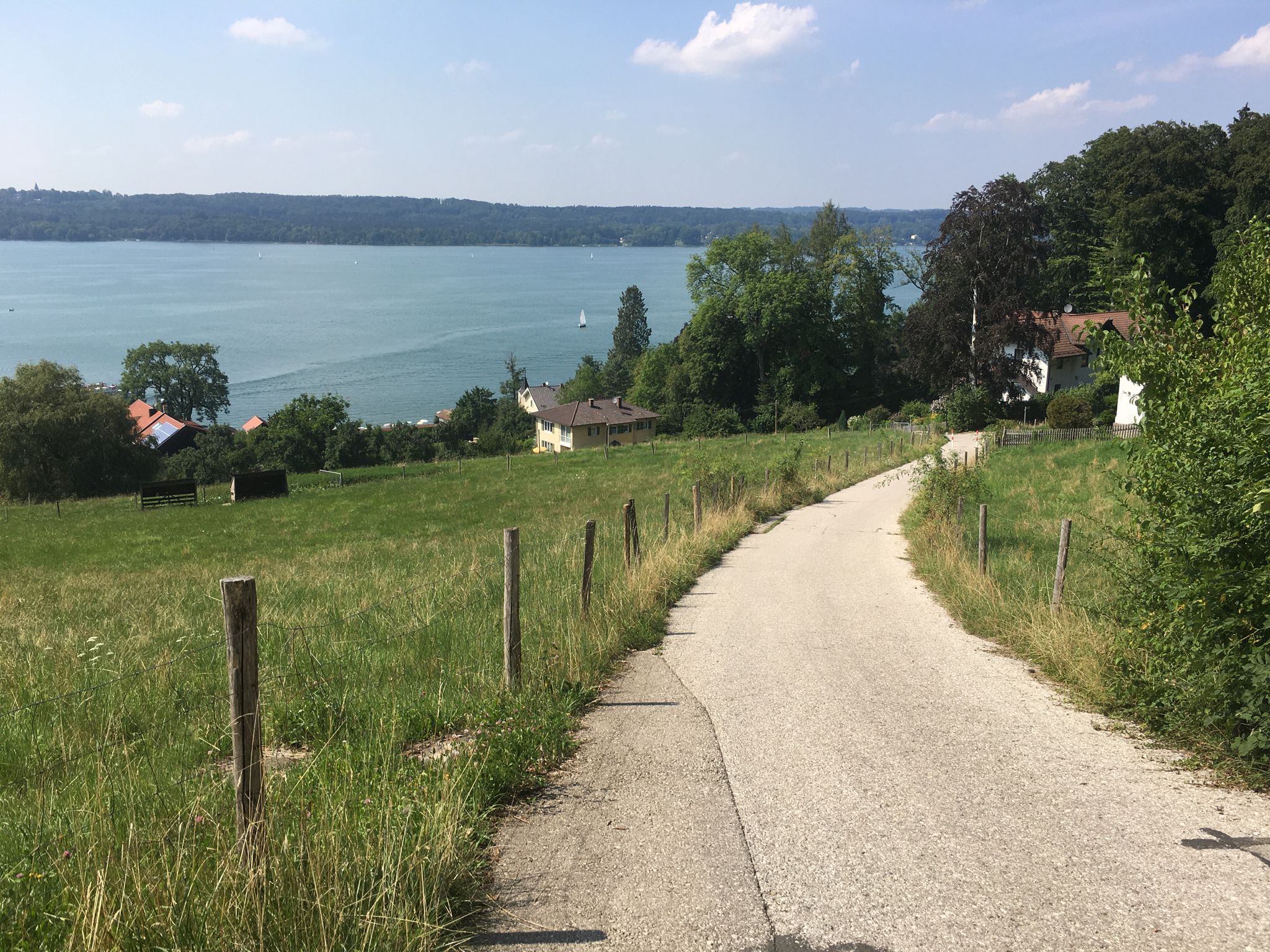 Blick auf Leoni am Starnberger See