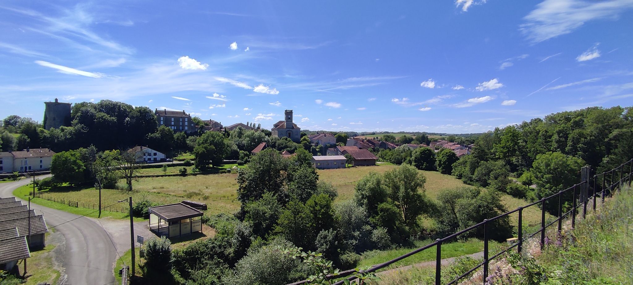 Blick auf Passavant la Rochere