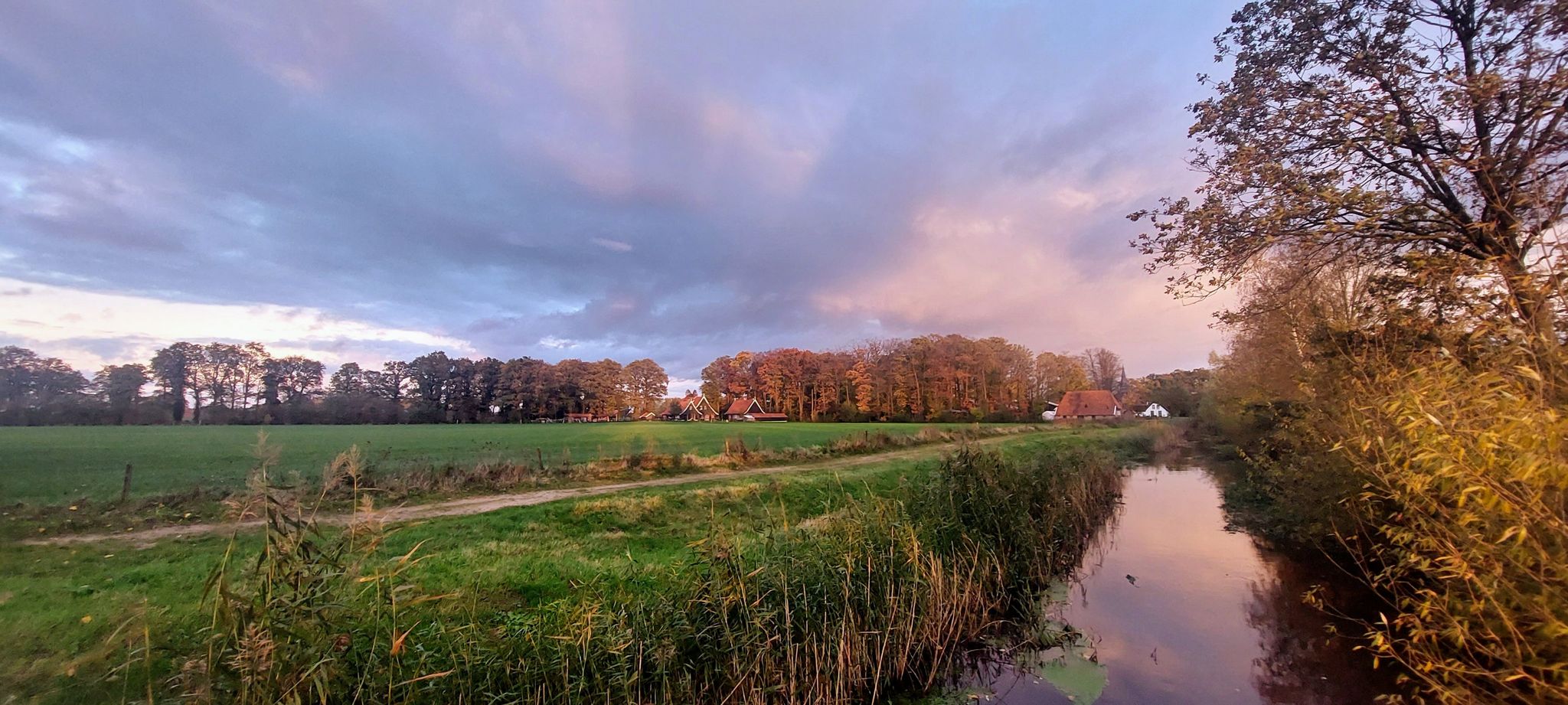 Blik over Deurningerbeek en het mooie landschap