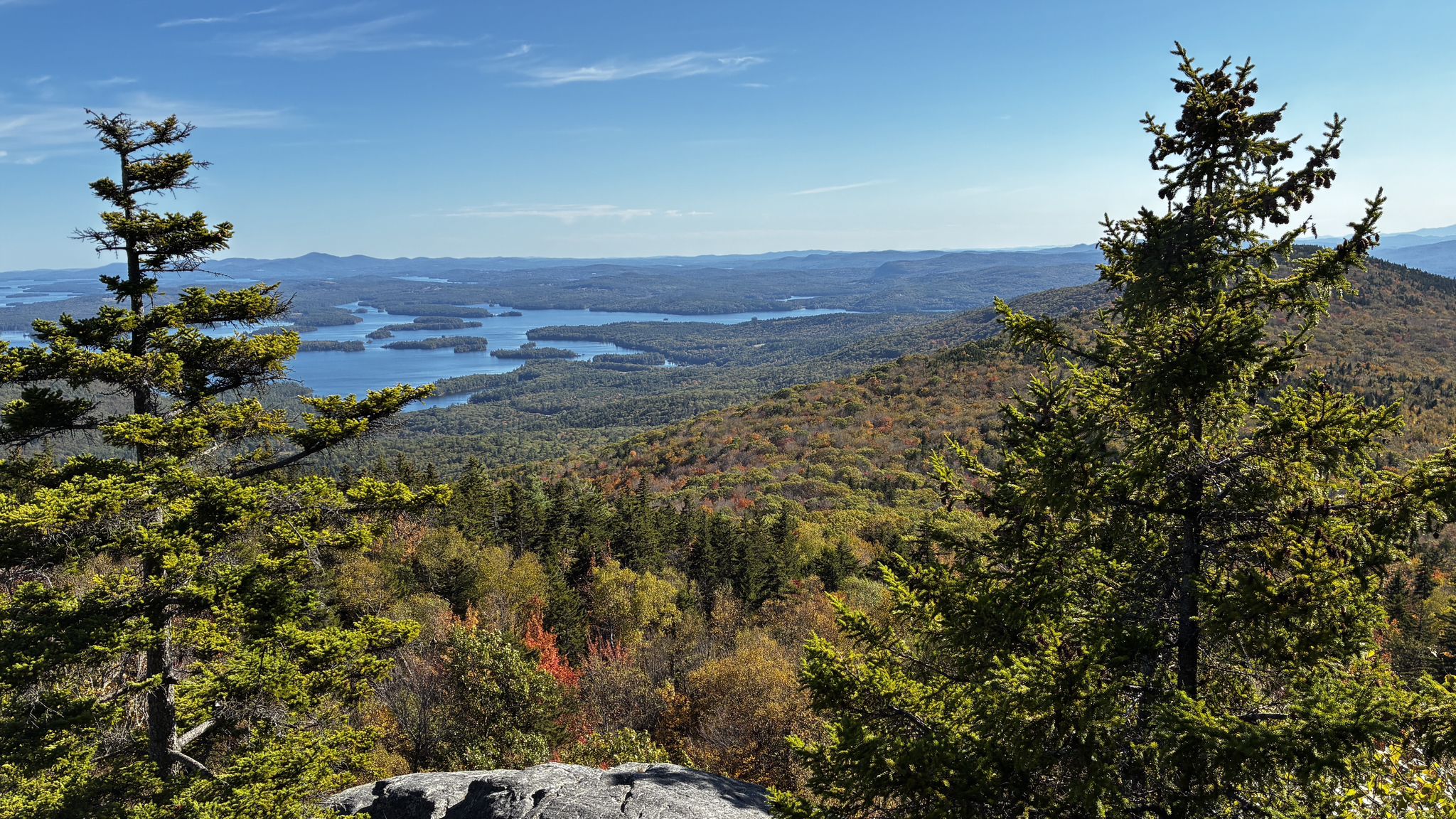Panoramic view of a large lake surrounded by autumn forested mountains under a clear sky. - Mount Morgan and Mount Percival Loop