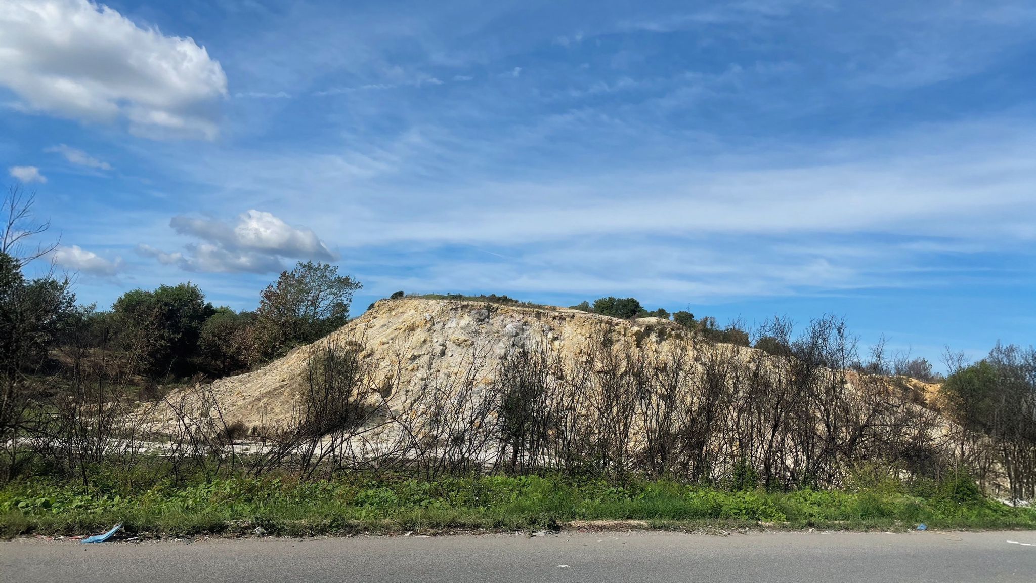 Colline di zolfo nella “solfarata” di Pomezia
