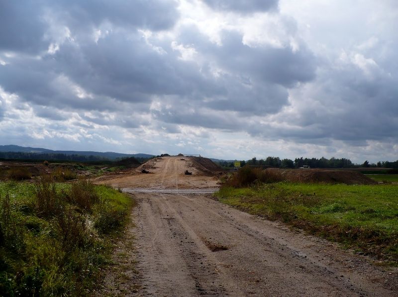 Zwischen Krajów und Janowice Duże Baustelle an einer neuen Umgehungsstraße