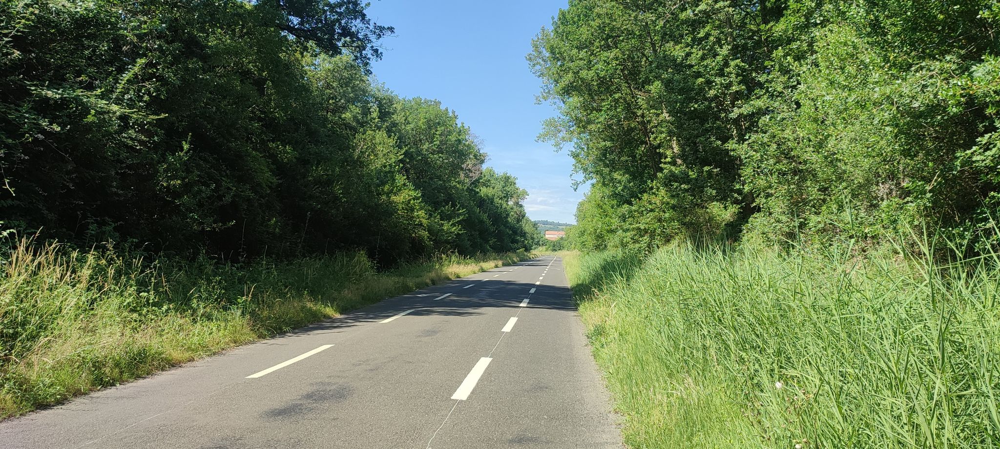 Warum auch für Autos? 20 m rechts gibt es die D18