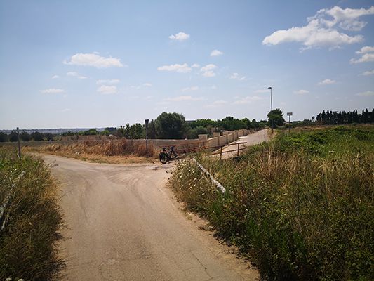 Incrocio direzione Parabita tra canali di bonifica