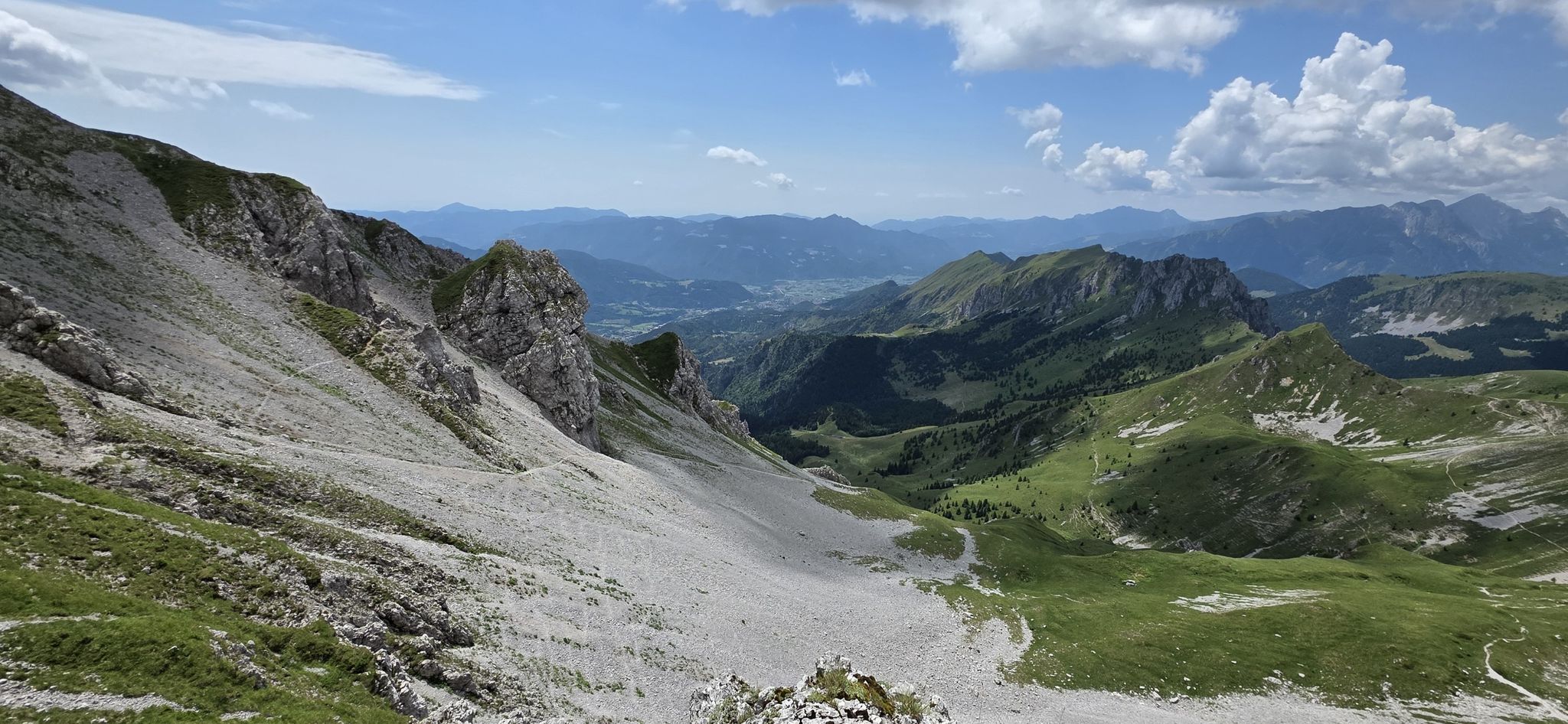 La ghiaionata ovest del Pizzo di Corzene