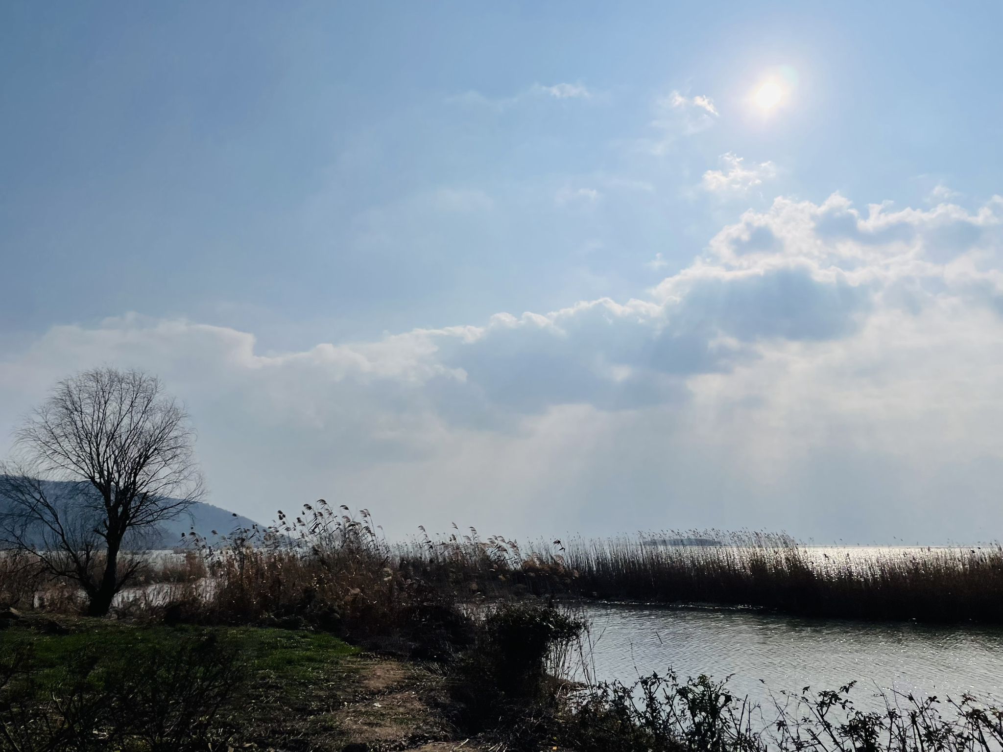 Views onto Tiahu Lake ... if you go counter-clockwise around the peninsula