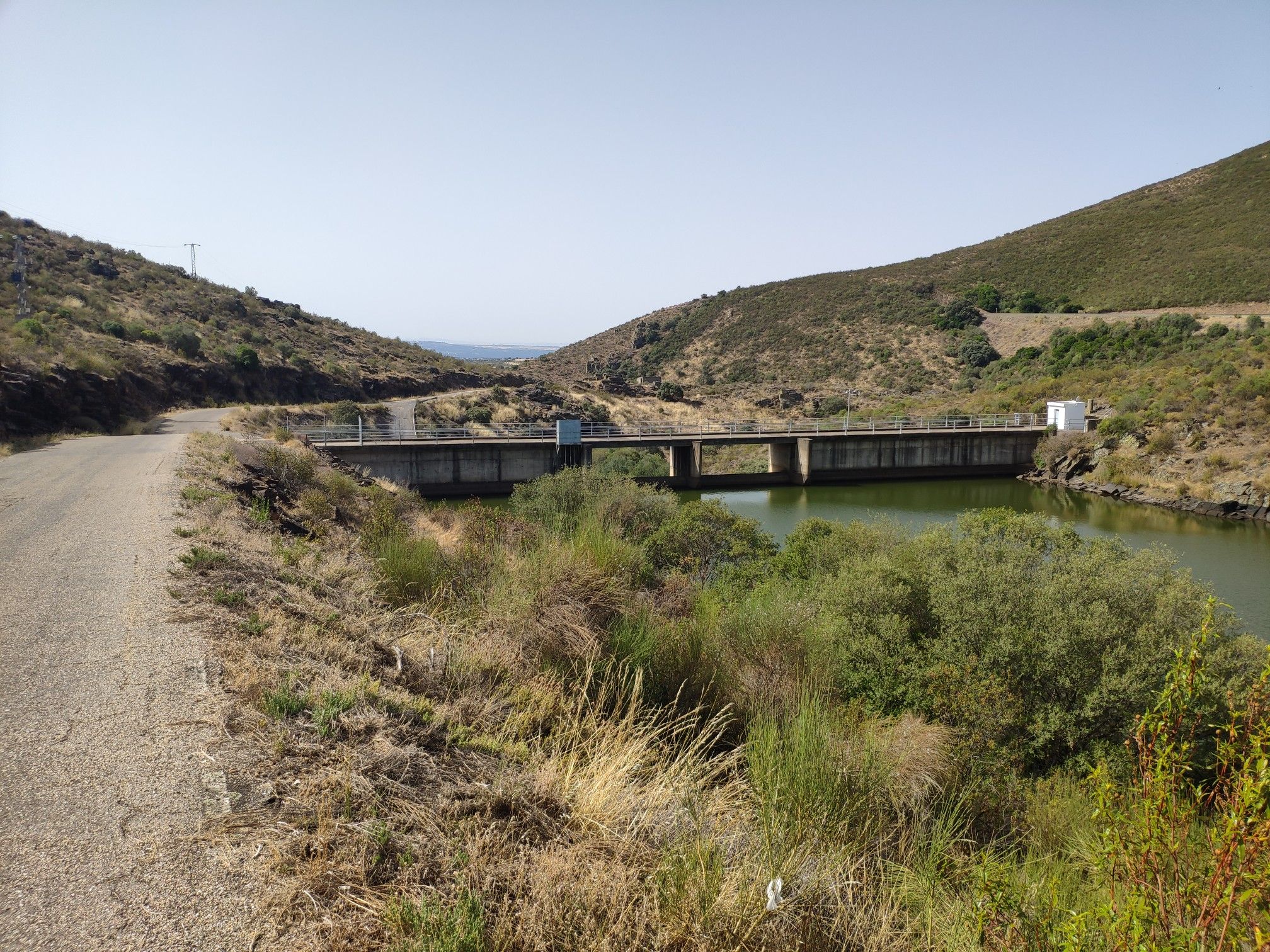 Presa de el embalse de abastecimiento de agua a los pueblos vecinos.