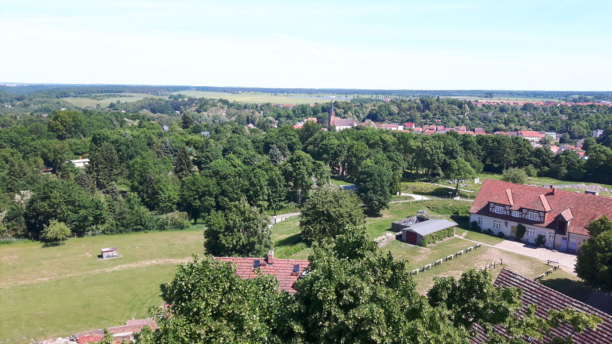 Blick vom Burgturm auf Burg Stagard