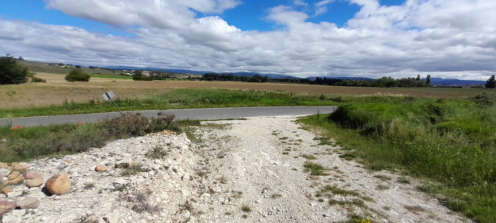 Turn RIGHT towards El Vado